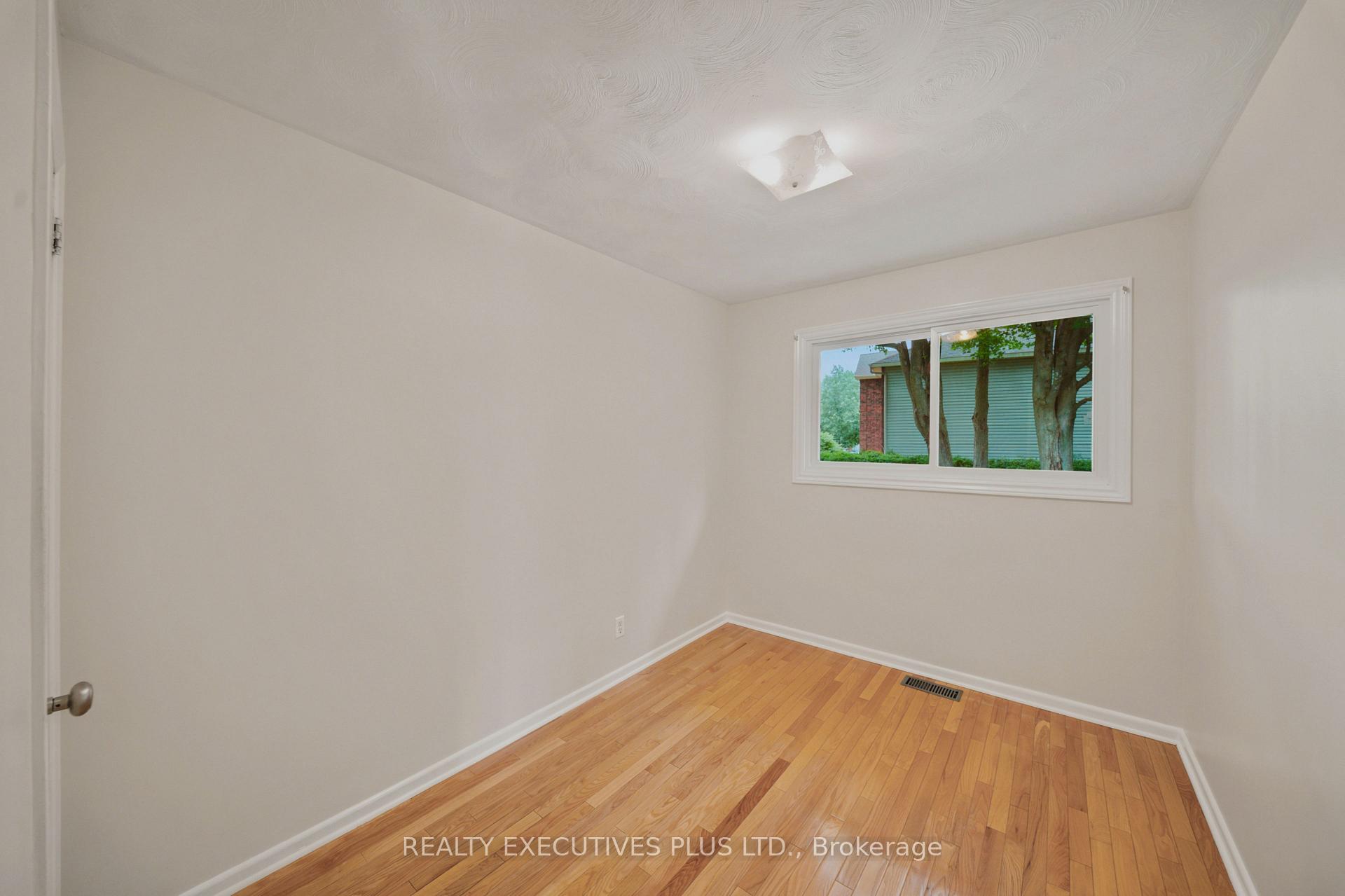 Photo 22 of 2593 Cleroux Crescent, Ottawa, Blackburn Hamlet (South) — HOMEH