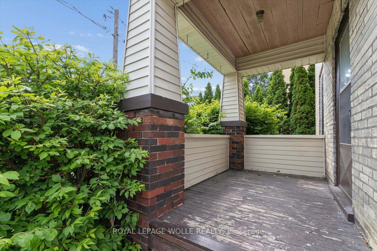 Photo 5 of 427 Duke Street W, Kitchener, Mount Hope Huron Park — HOMEH