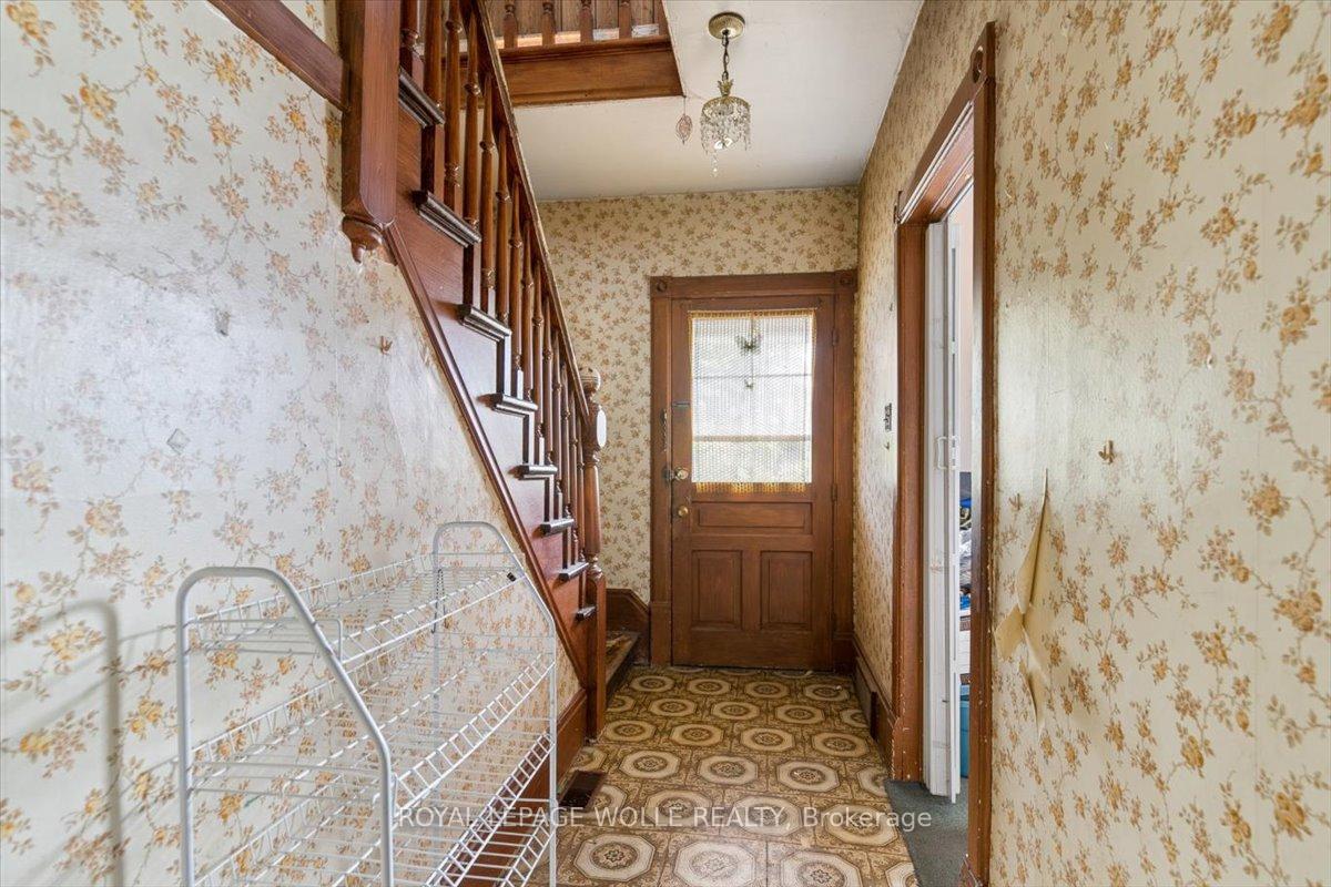 Photo 10 of 427 Duke Street W, Kitchener, Mount Hope Huron Park — HOMEH