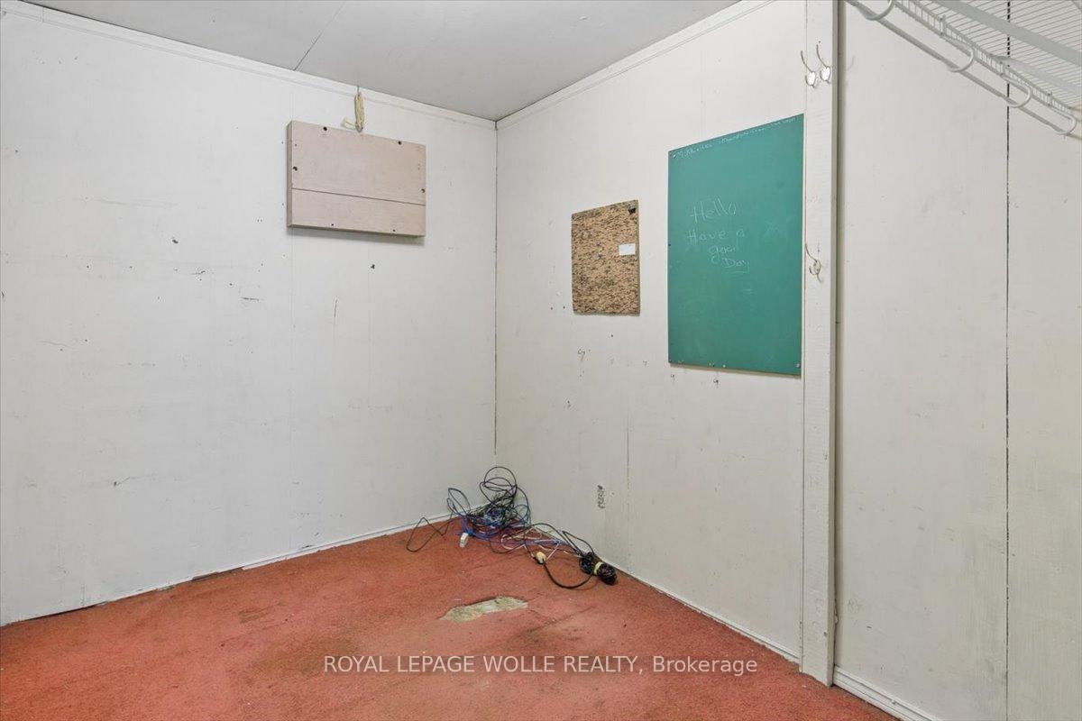 Photo 14 of 427 Duke Street W, Kitchener, Mount Hope Huron Park — HOMEH