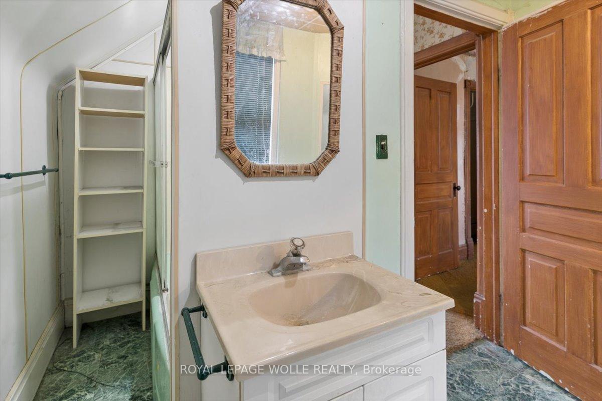 Photo 20 of 427 Duke Street W, Kitchener, Mount Hope Huron Park — HOMEH