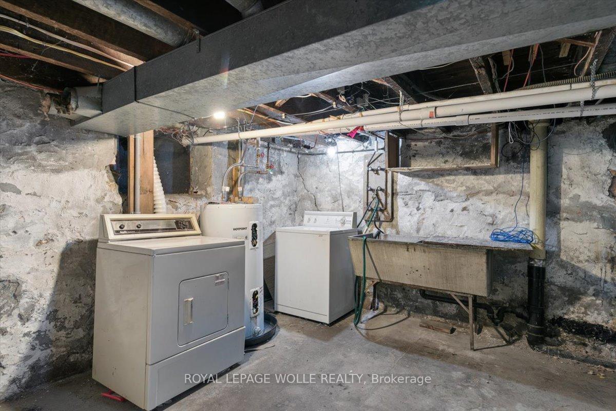 Photo 22 of 427 Duke Street W, Kitchener, Mount Hope Huron Park — HOMEH