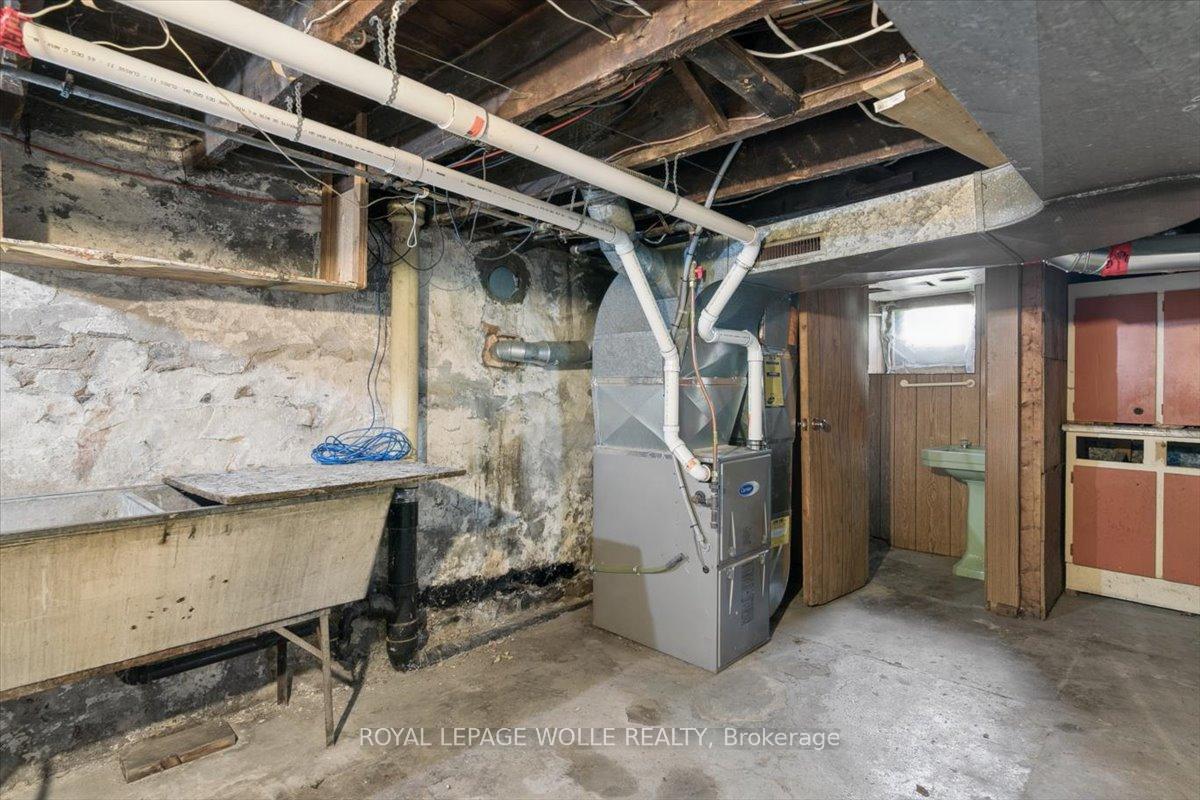 Photo 23 of 427 Duke Street W, Kitchener, Mount Hope Huron Park — HOMEH