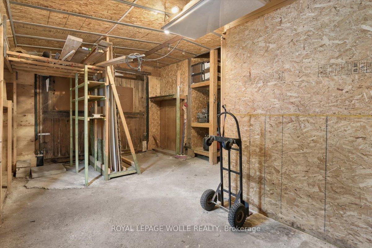 Photo 27 of 427 Duke Street W, Kitchener, Mount Hope Huron Park — HOMEH