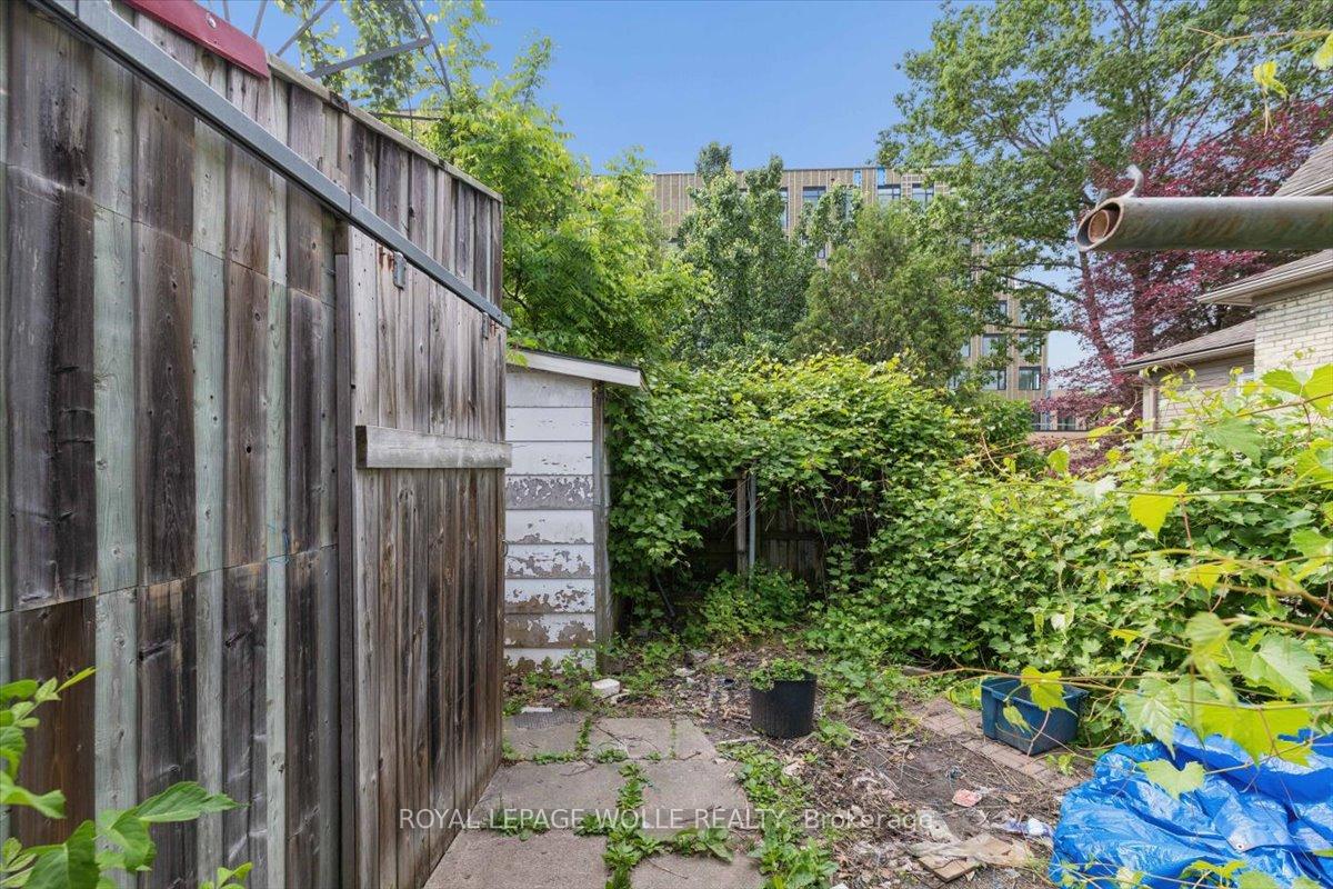 Photo 32 of 427 Duke Street W, Kitchener, Mount Hope Huron Park — HOMEH