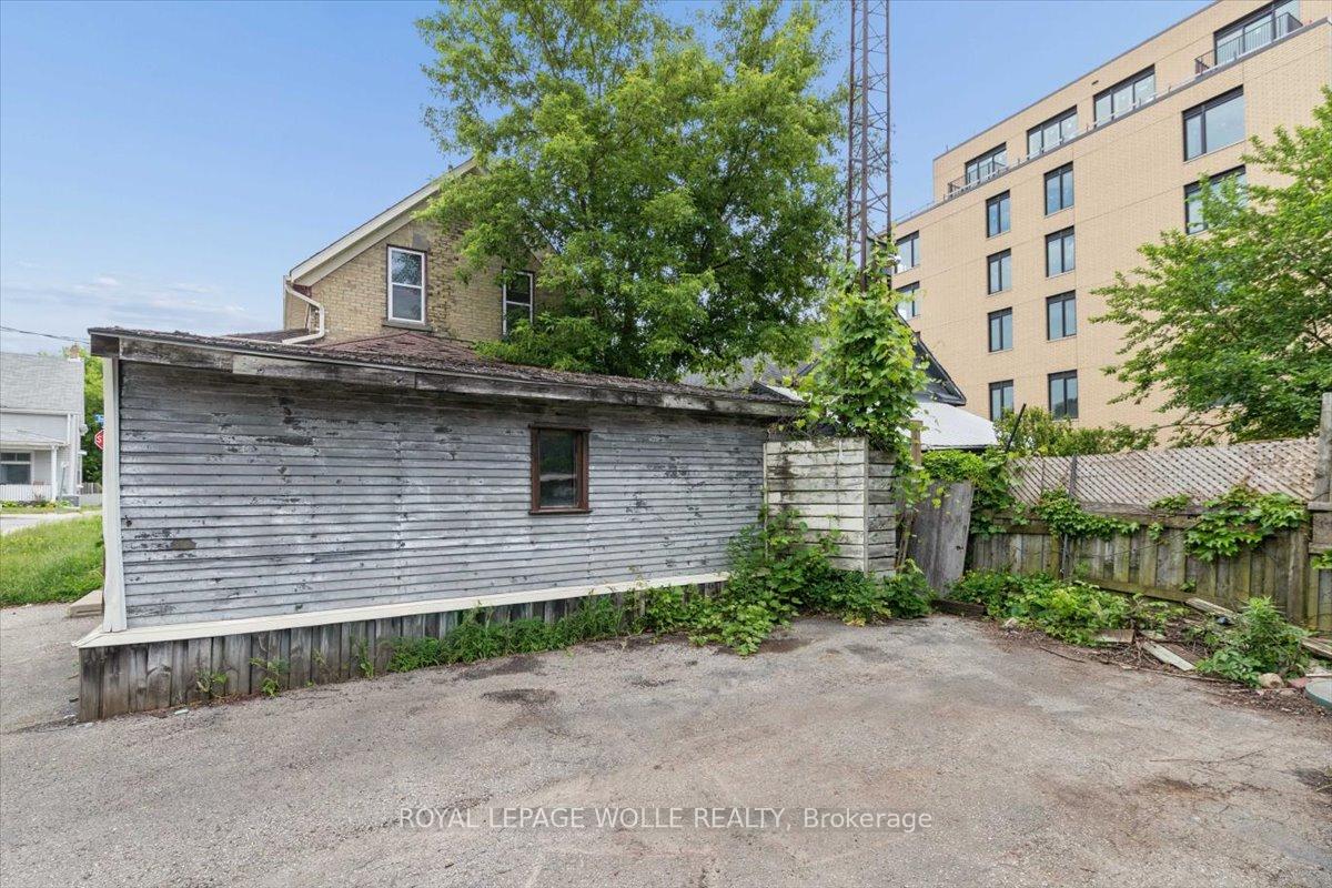Photo 35 of 427 Duke Street W, Kitchener, Mount Hope Huron Park — HOMEH
