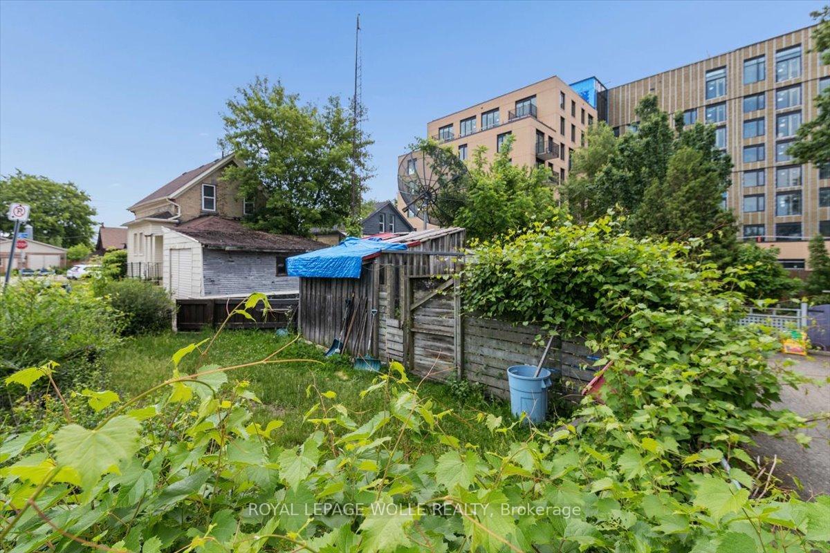Photo 36 of 427 Duke Street W, Kitchener, Mount Hope Huron Park — HOMEH