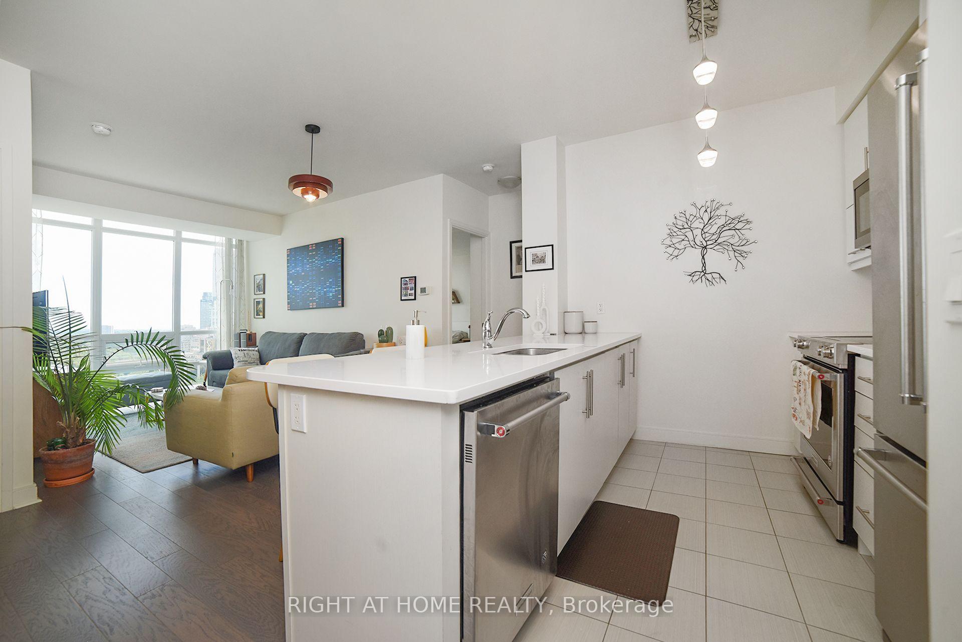 Photo of Unit 2106, 825 Church Street