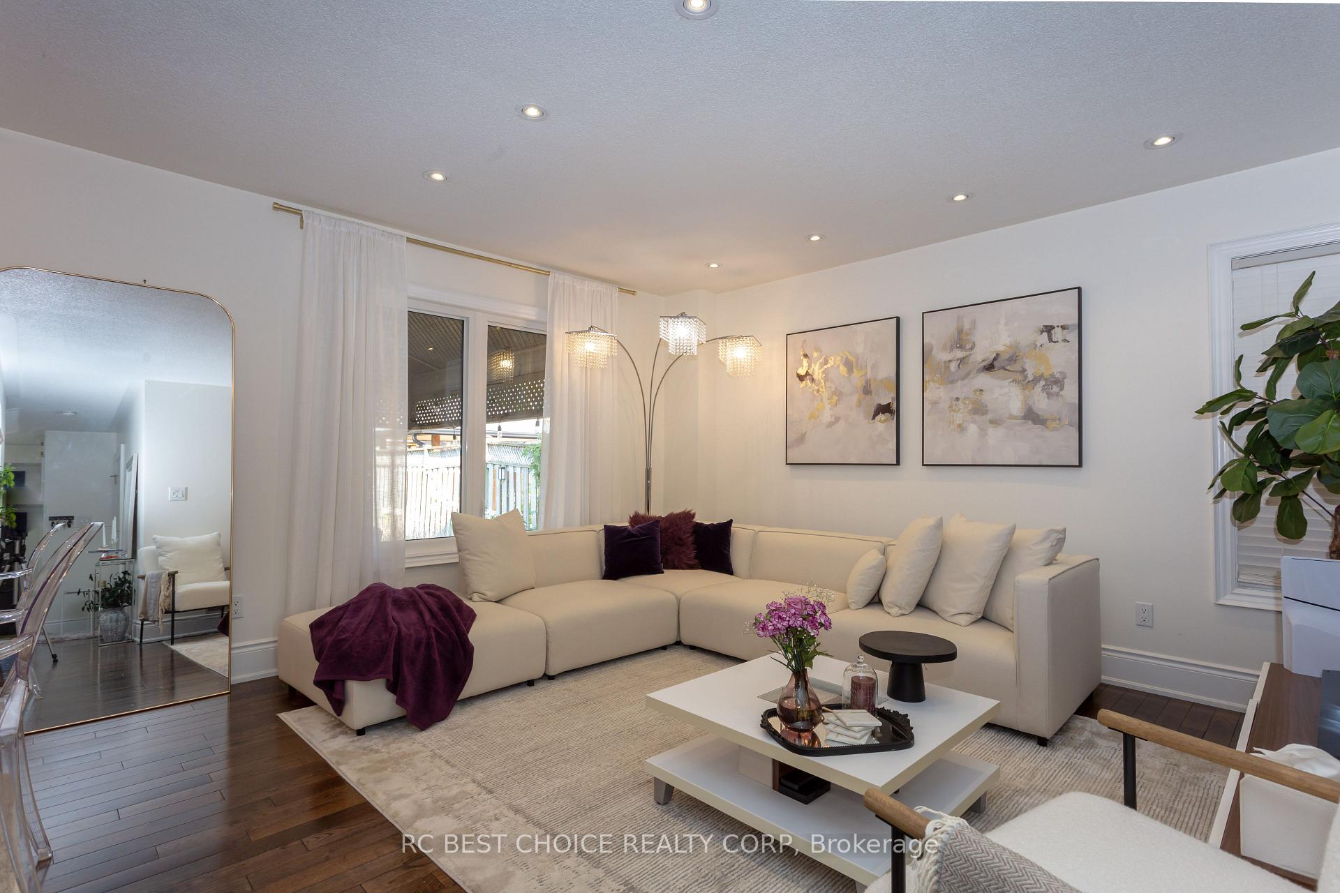 Photo 4 of 68 Carron Avenue, Vaughan, Maple — HOMEH