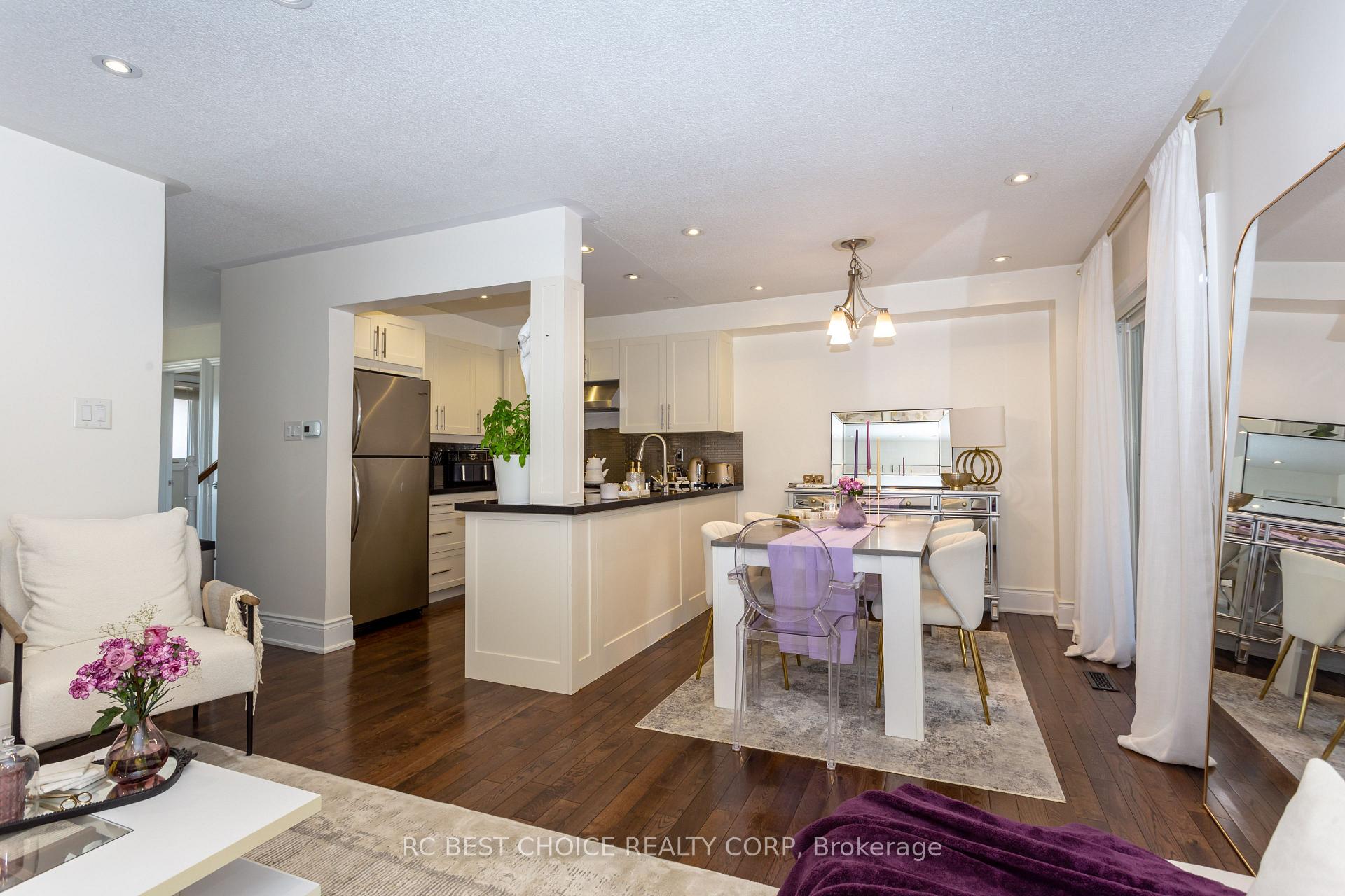 Photo 6 of 68 Carron Avenue, Vaughan, Maple — HOMEH