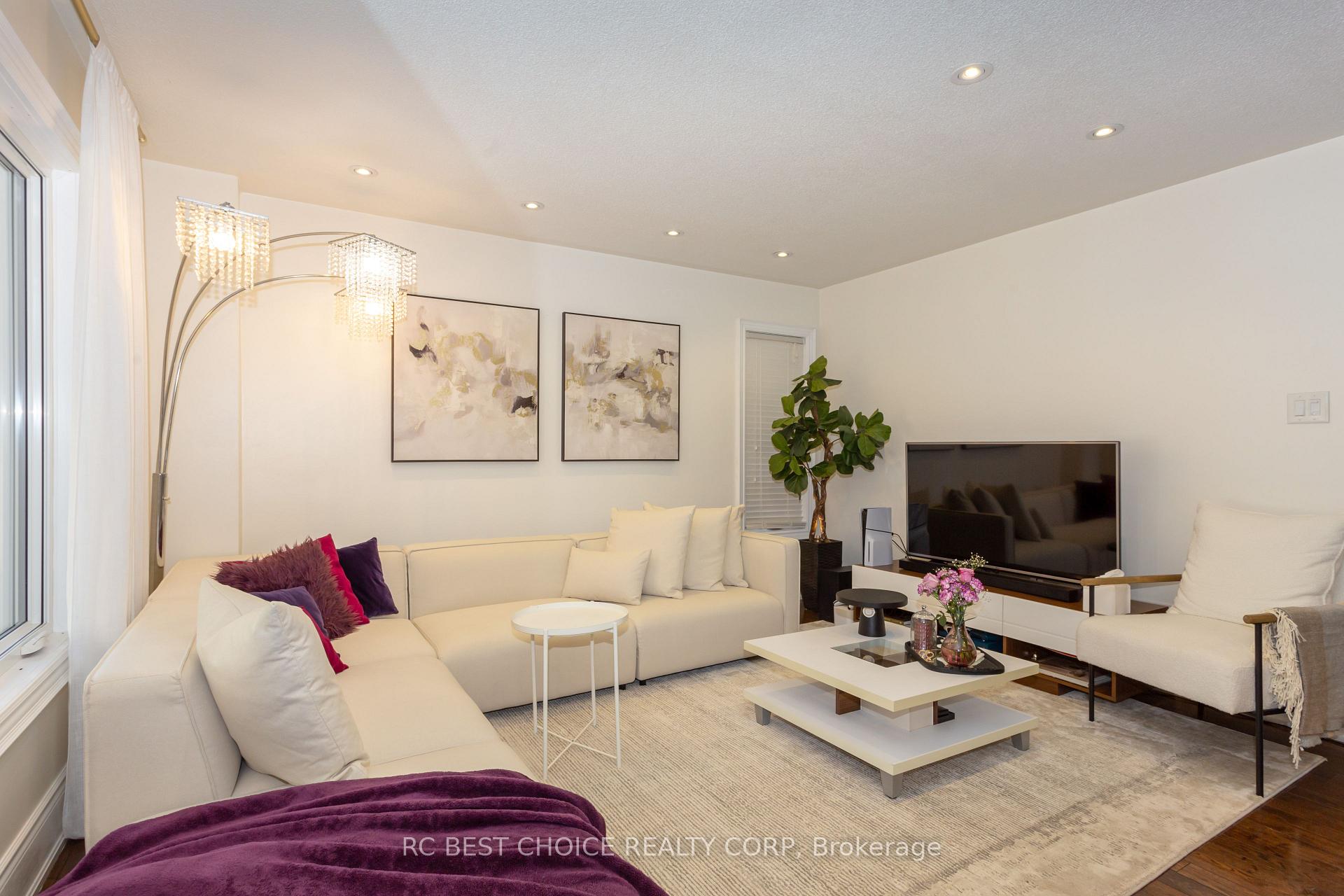 Photo 9 of 68 Carron Avenue, Vaughan, Maple — HOMEH