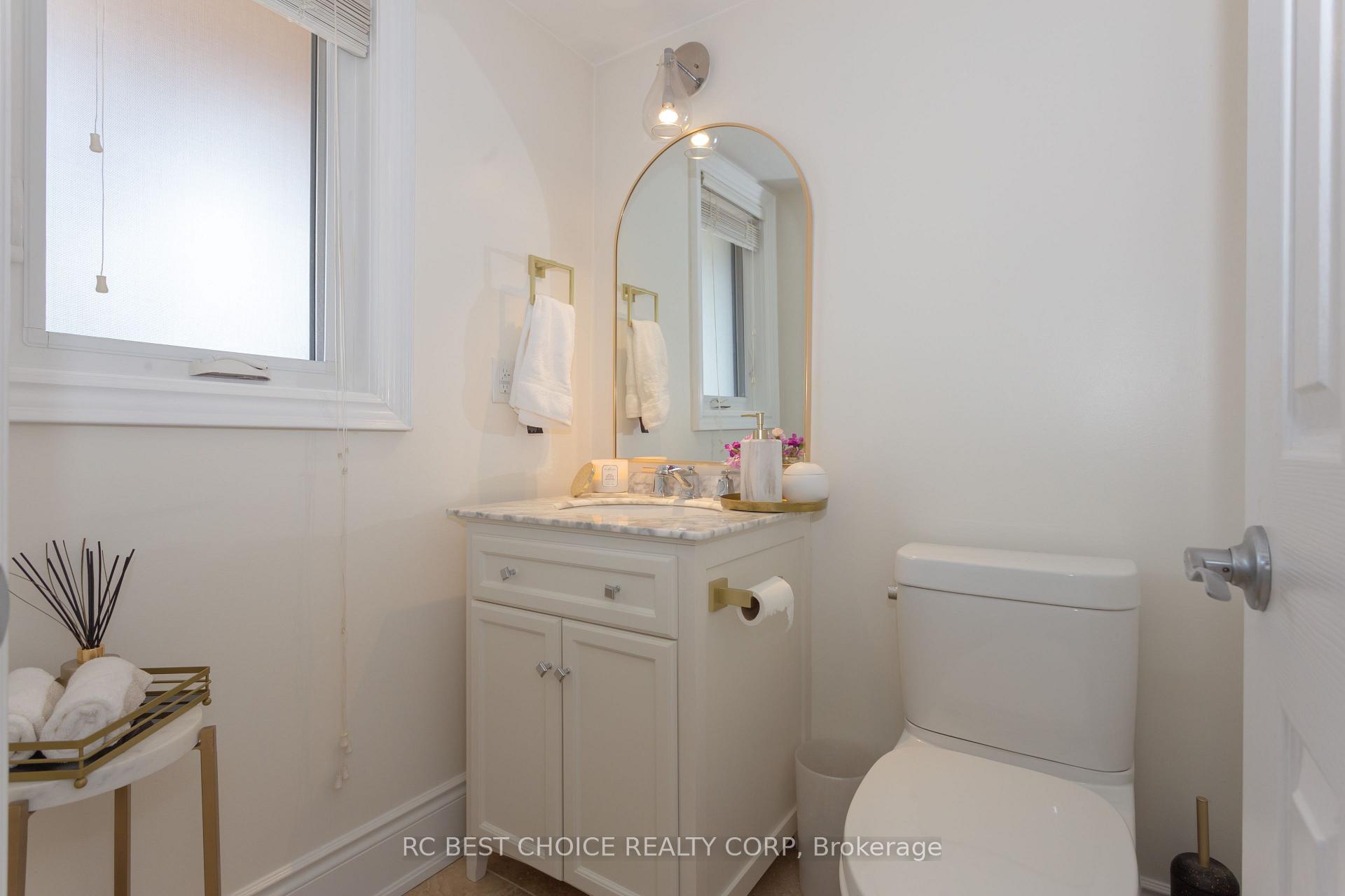 Photo 10 of 68 Carron Avenue, Vaughan, Maple — HOMEH