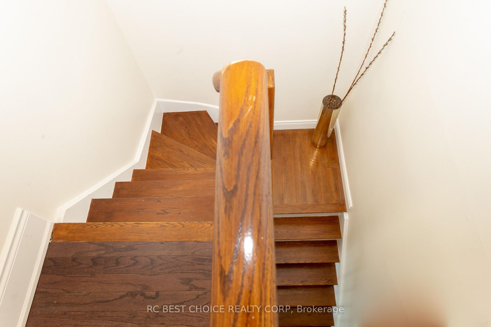 Photo 11 of 68 Carron Avenue, Vaughan, Maple — HOMEH