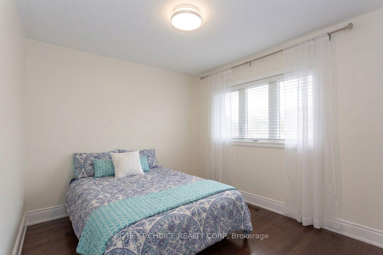 Photo 16 of 68 Carron Avenue, Vaughan, Maple — HOMEH