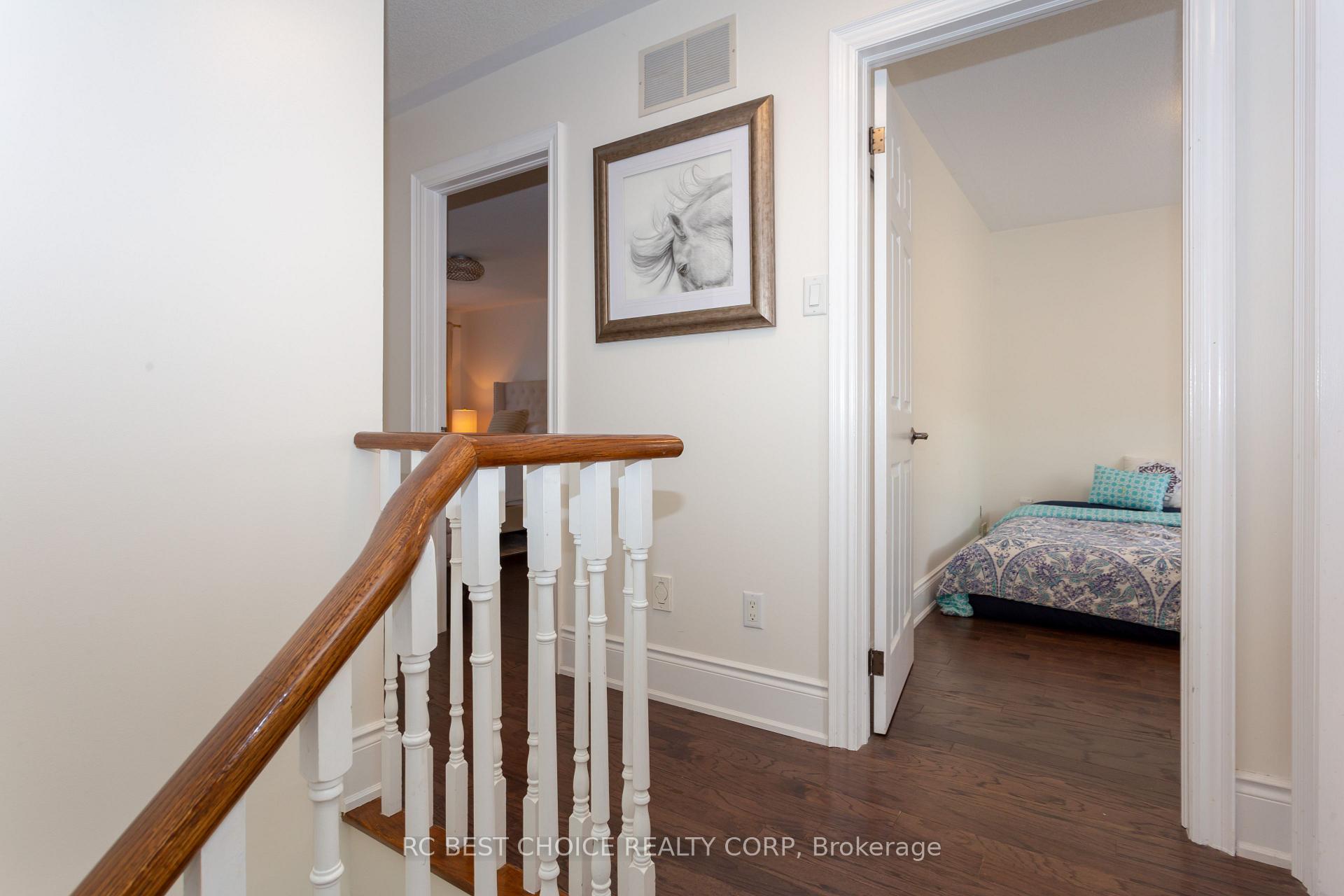 Photo 17 of 68 Carron Avenue, Vaughan, Maple — HOMEH