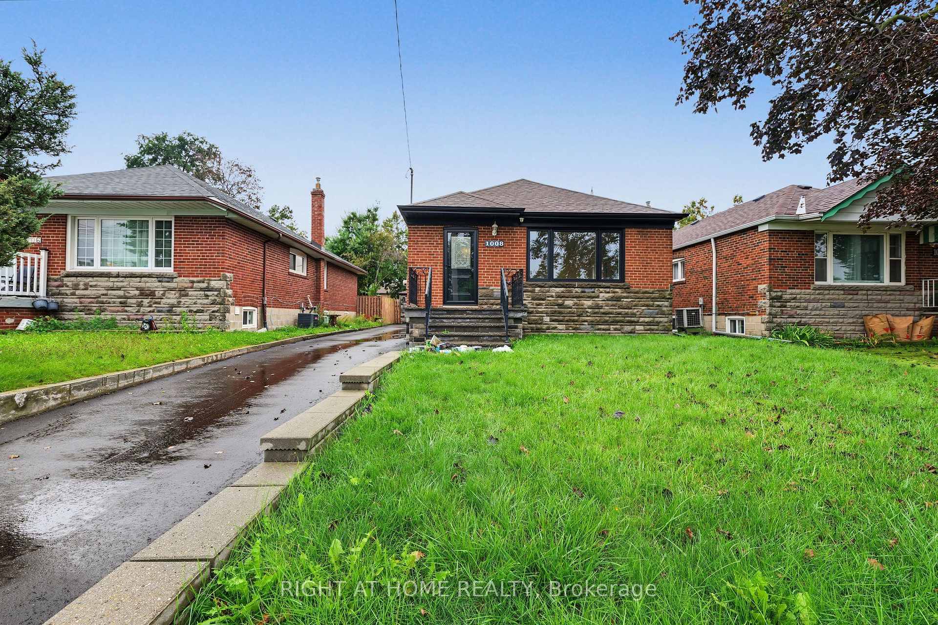 Photo 1 of 1008 Kennedy Road, Scarborough, Dorset Park — HOMEH
