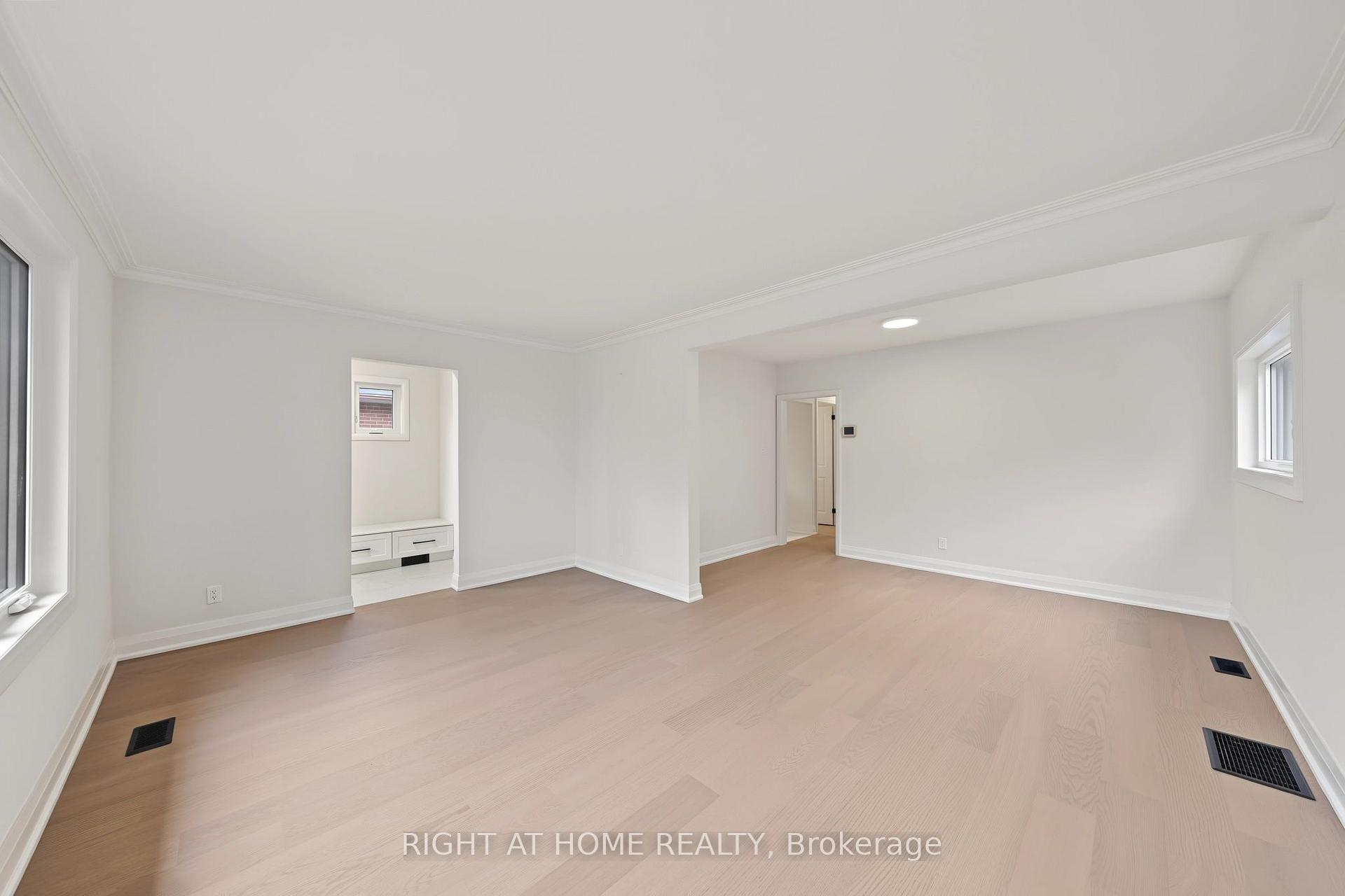 Photo 11 of 1008 Kennedy Road, Scarborough, Dorset Park — HOMEH