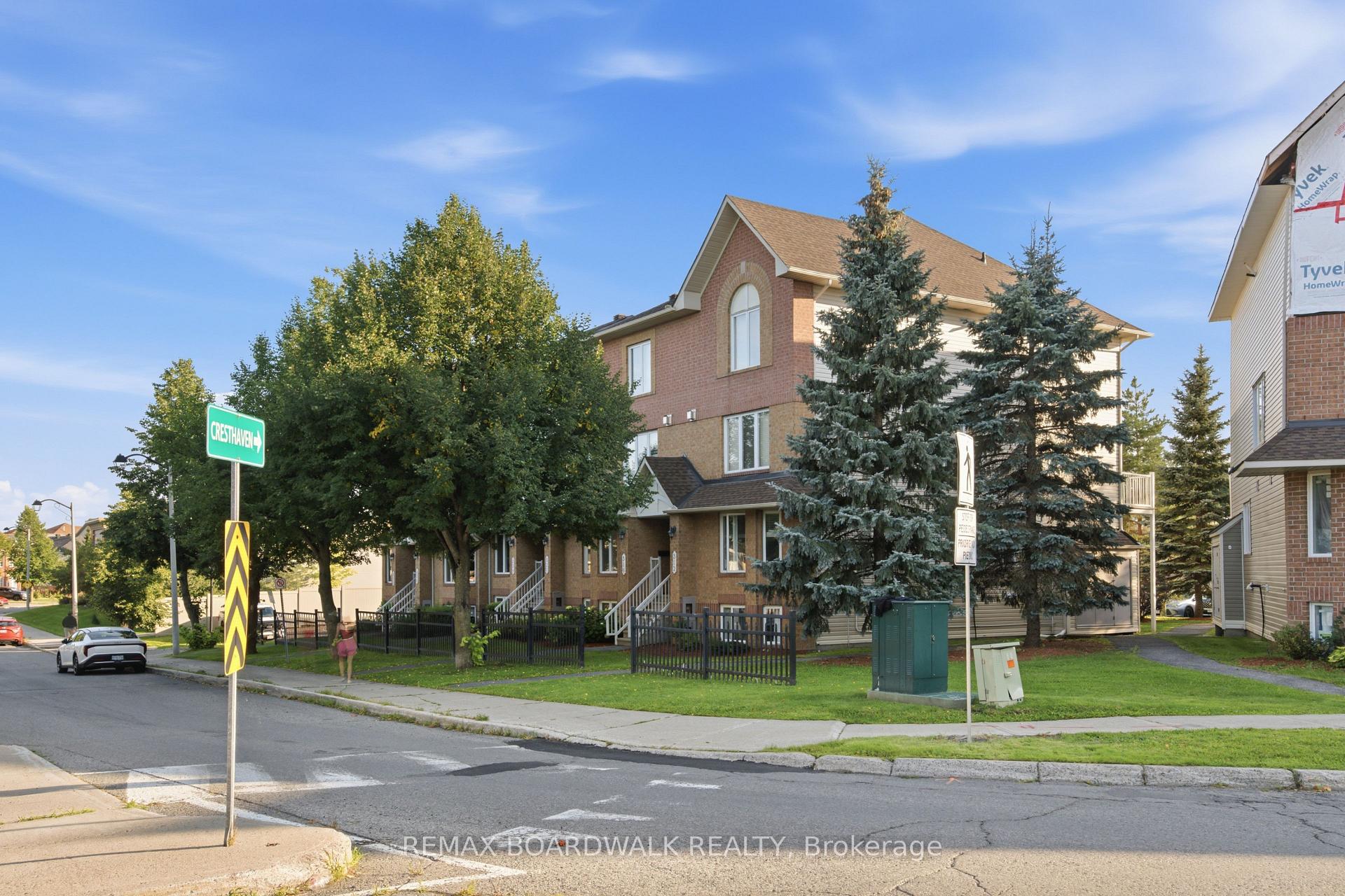 Photo 2 of Unit 20, 316 Cresthaven Drive, Ottawa, Barrhaven East — HOMEH