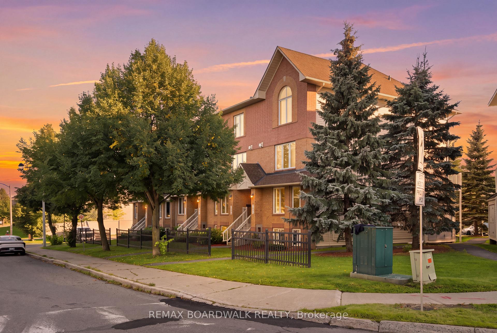 Photo 3 of Unit 20, 316 Cresthaven Drive, Ottawa, Barrhaven East — HOMEH