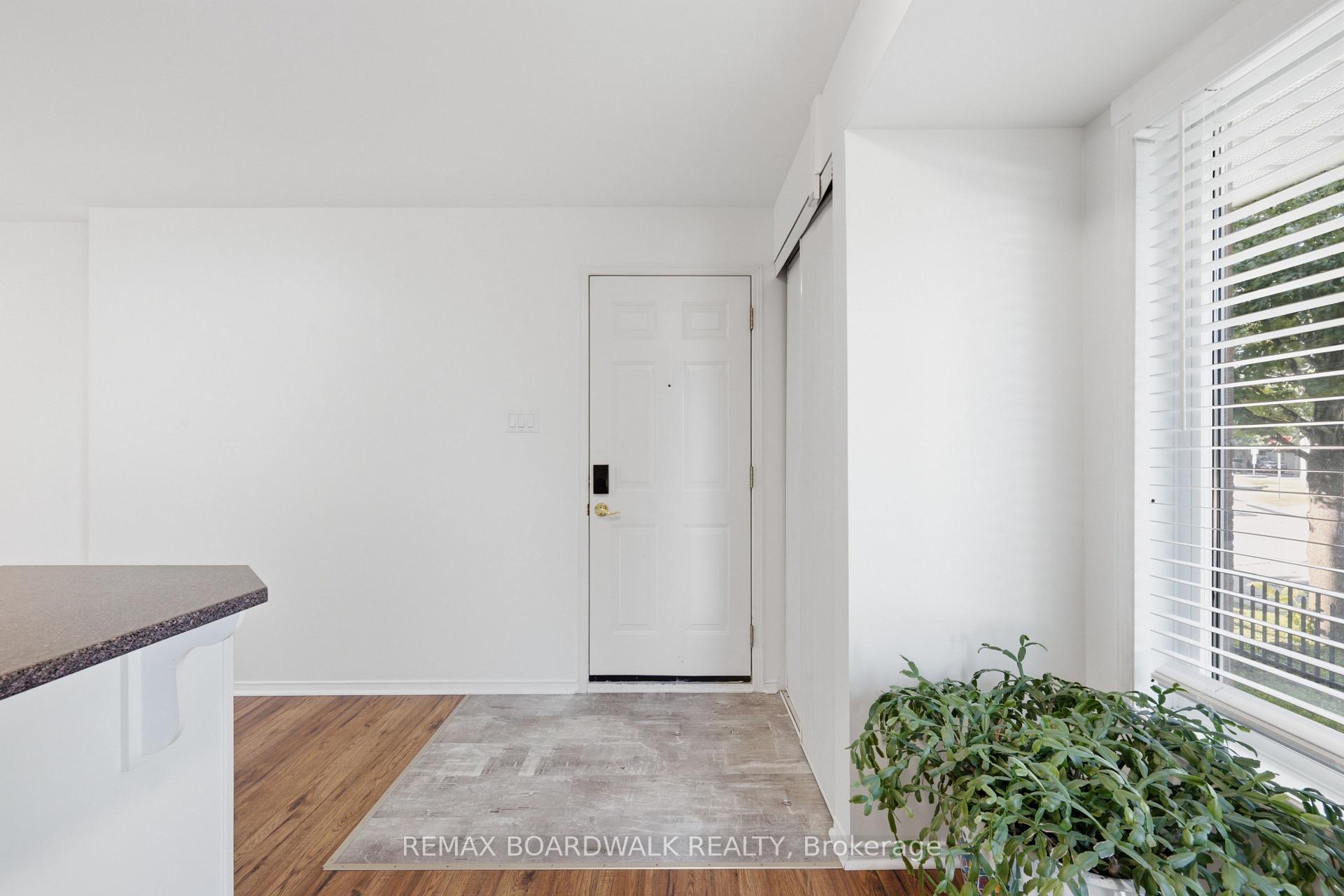 Photo 5 of Unit 20, 316 Cresthaven Drive, Ottawa, Barrhaven East — HOMEH
