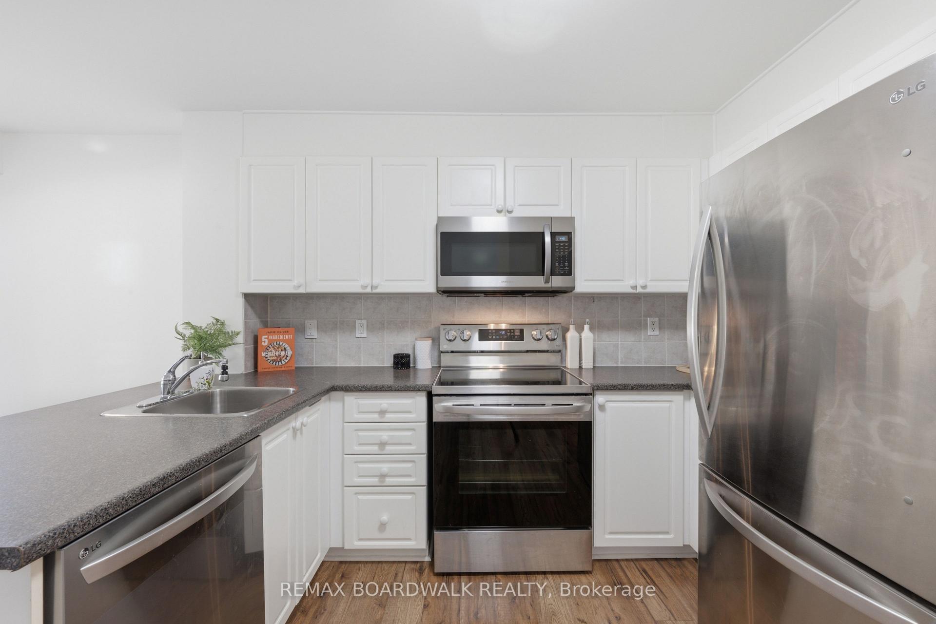 Photo 10 of Unit 20, 316 Cresthaven Drive, Ottawa, Barrhaven East — HOMEH
