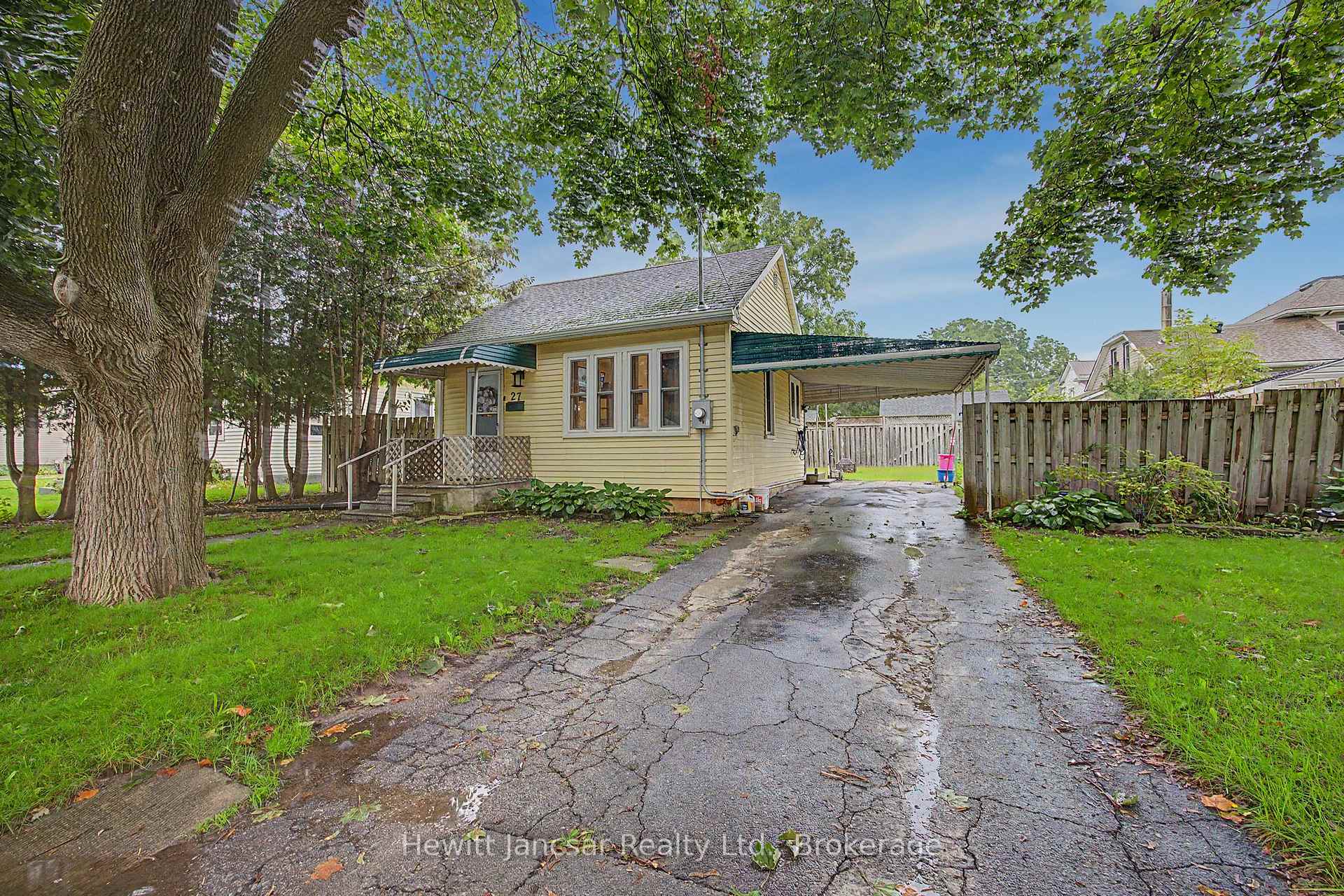 Photo of 27 Chestnut Street W