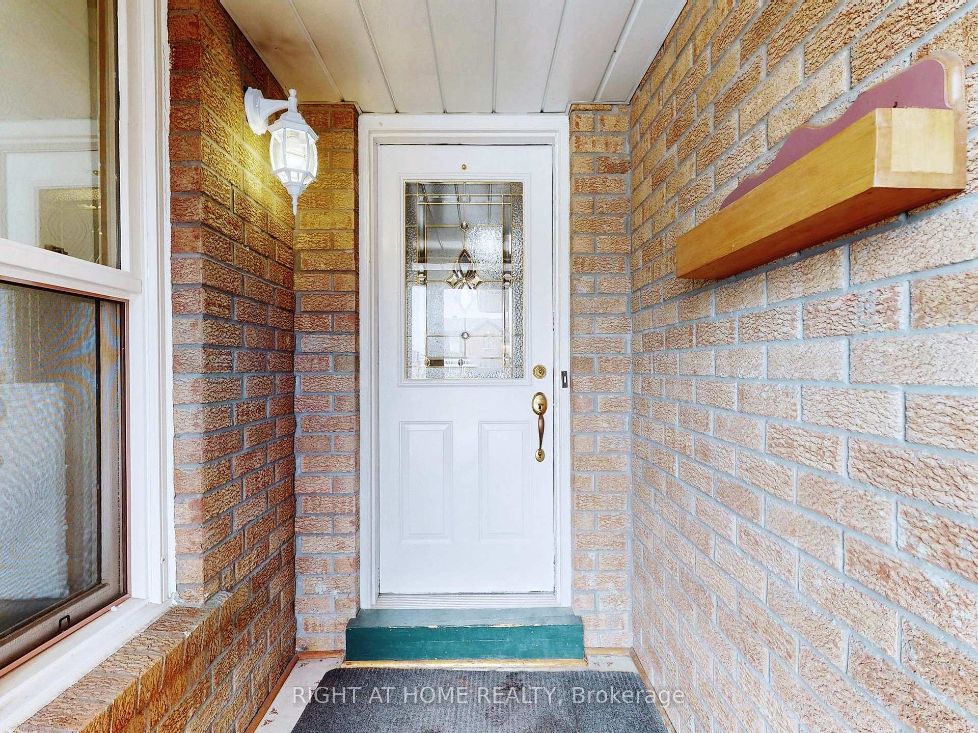 Photo 3 of 531 Steeple Hill, Pickering, Woodlands — HOMEH