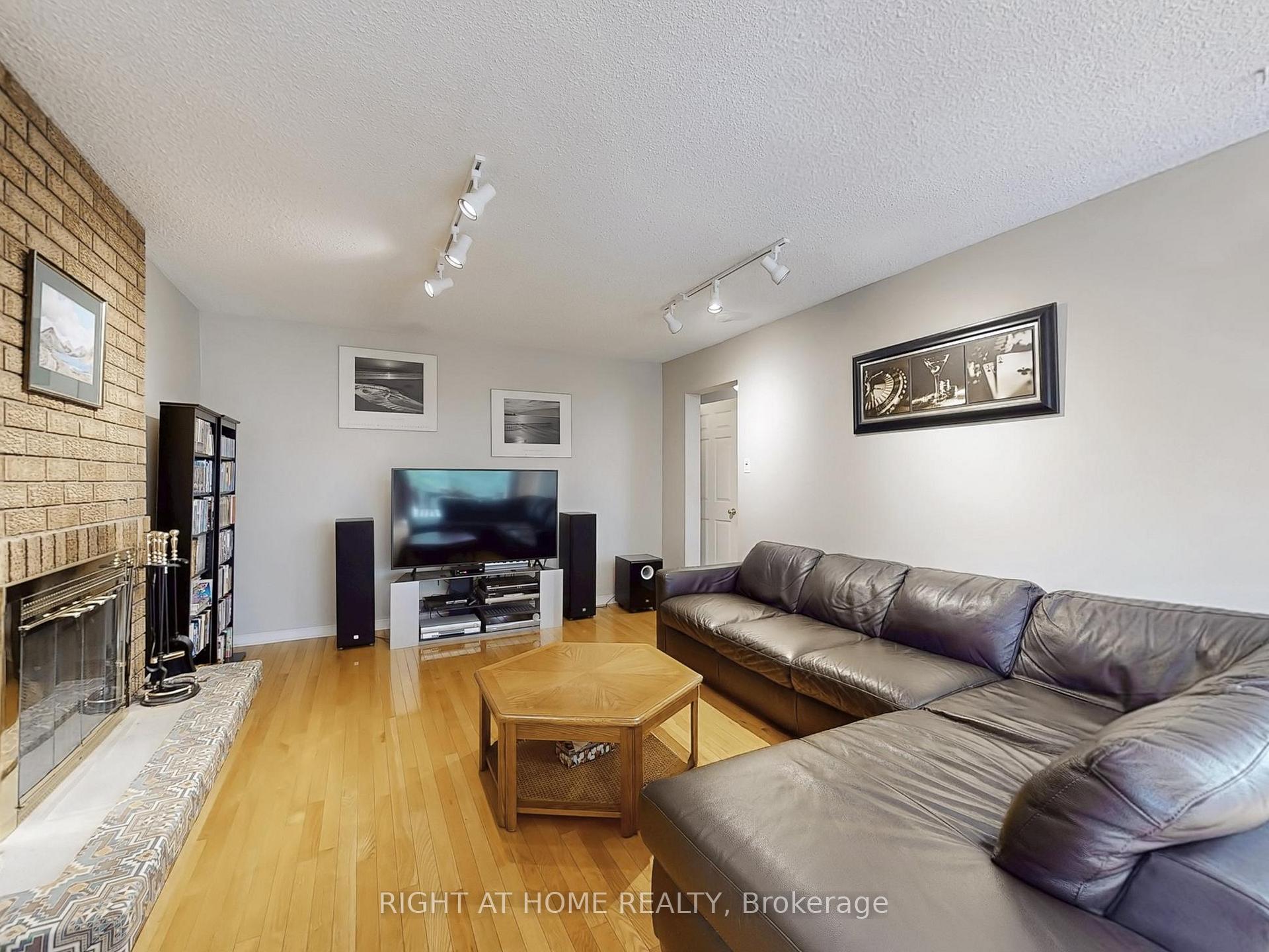 Photo 11 of 531 Steeple Hill, Pickering, Woodlands — HOMEH
