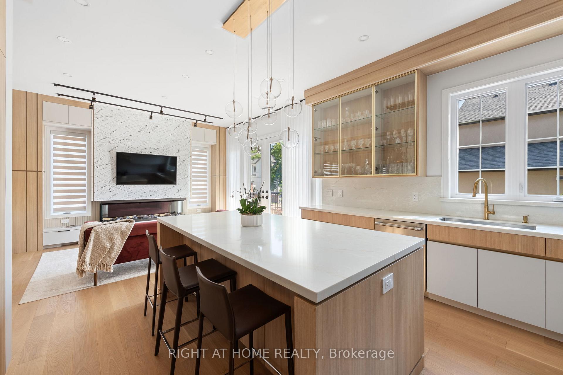 Photo 16 of 33 Thorndale Avenue, Etobicoke, Kingsway South — HOMEH