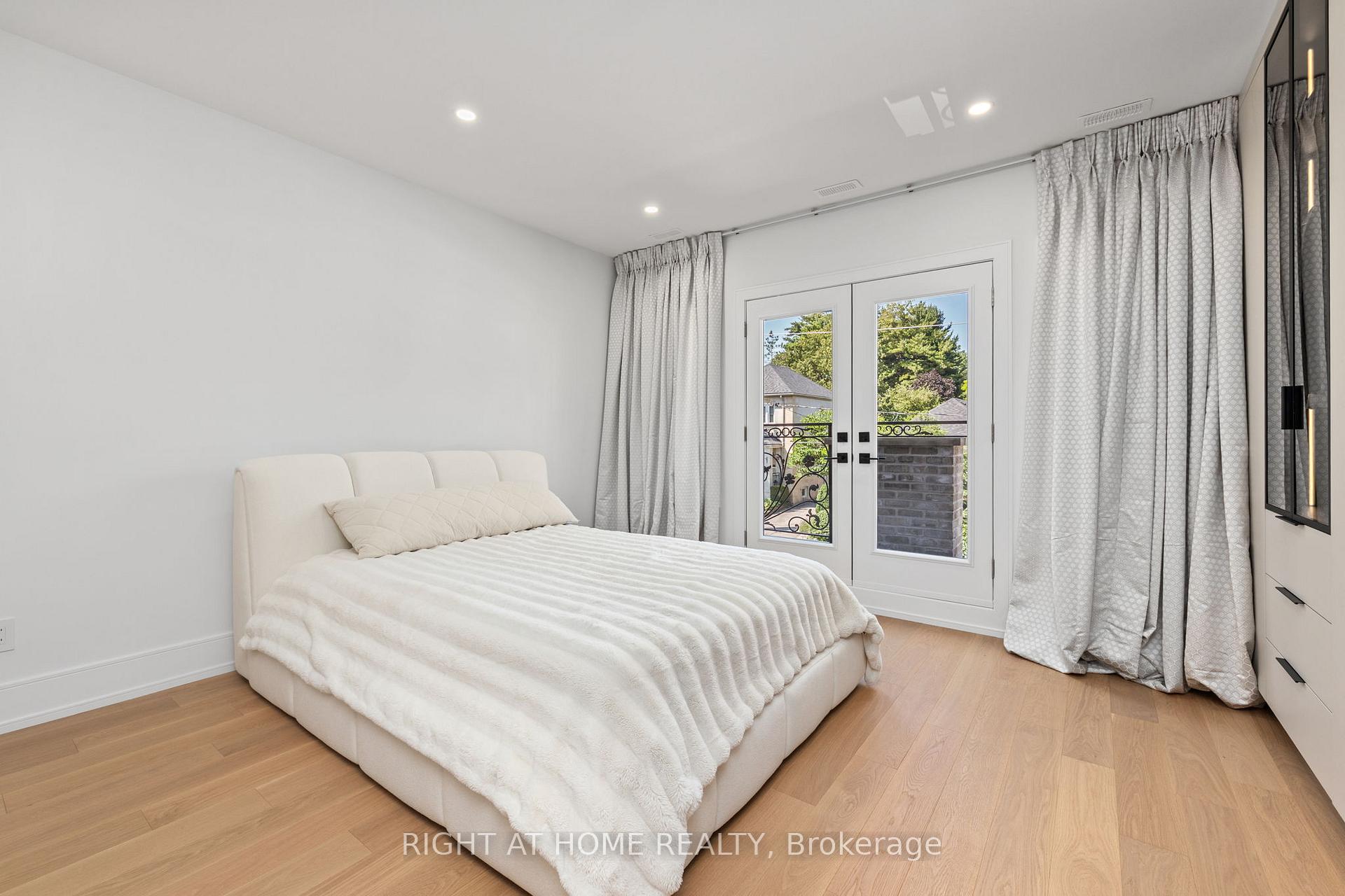 Photo 32 of 33 Thorndale Avenue, Etobicoke, Kingsway South — HOMEH