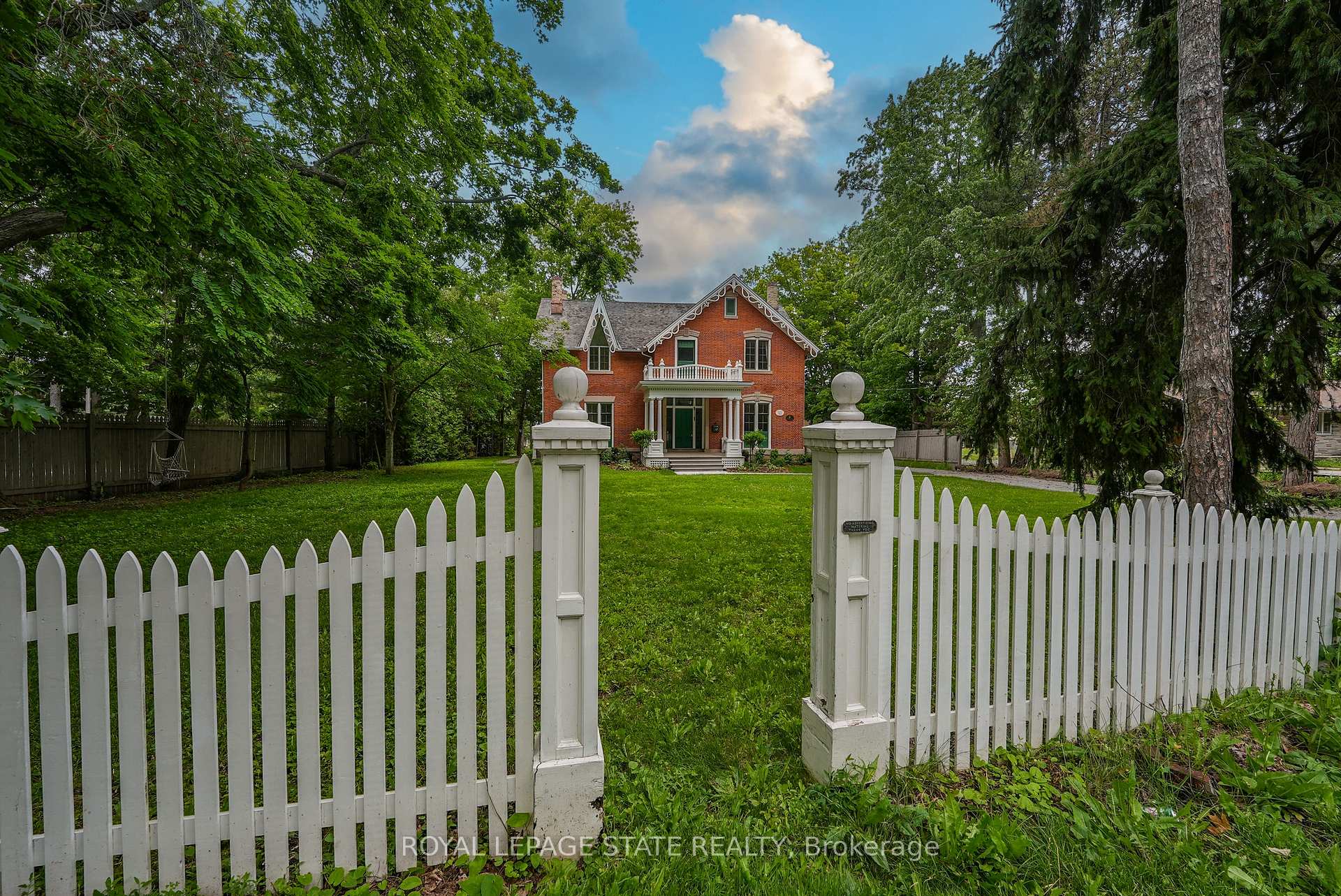 Photo of 262 Main Street W