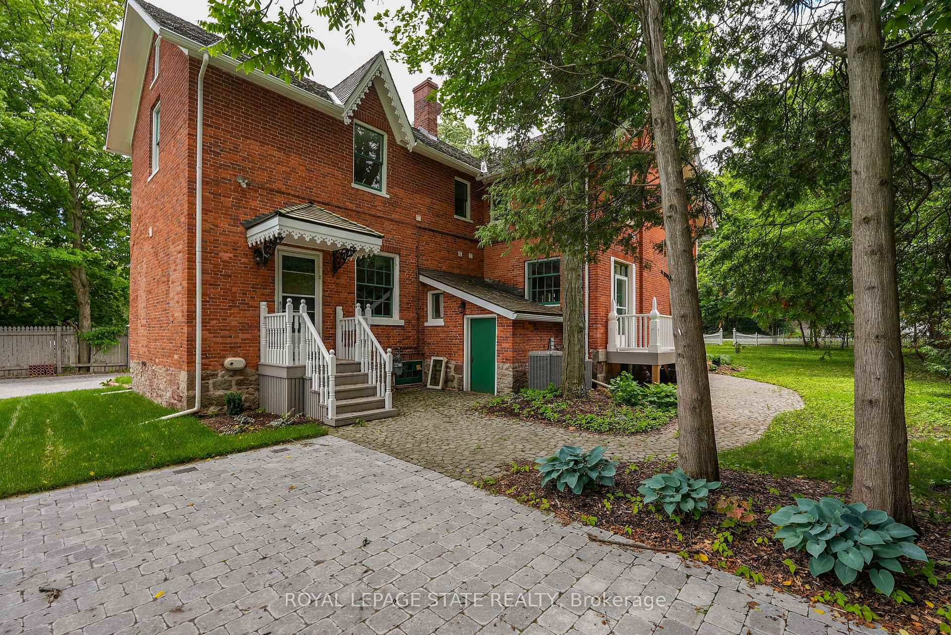 Photo 5 of 262 Main Street W, Grimsby, Grimsby West — HOMEH