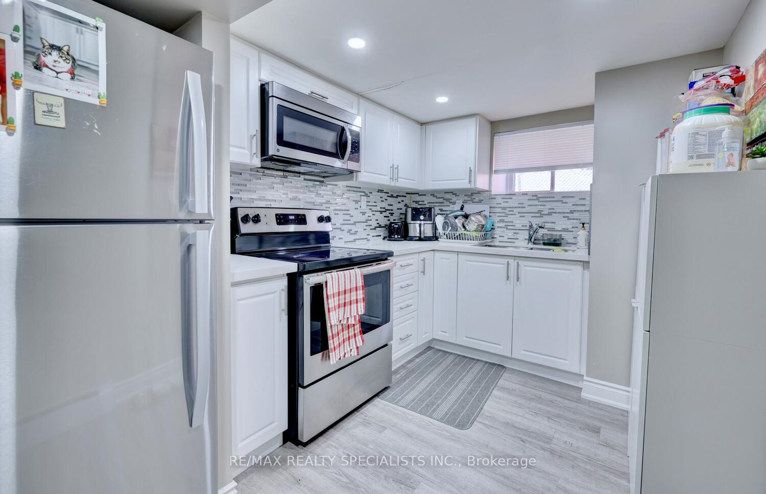 Photo 6 of Unit 4, 118 Fairholt Road S, Hamilton, Stipley — HOMEH