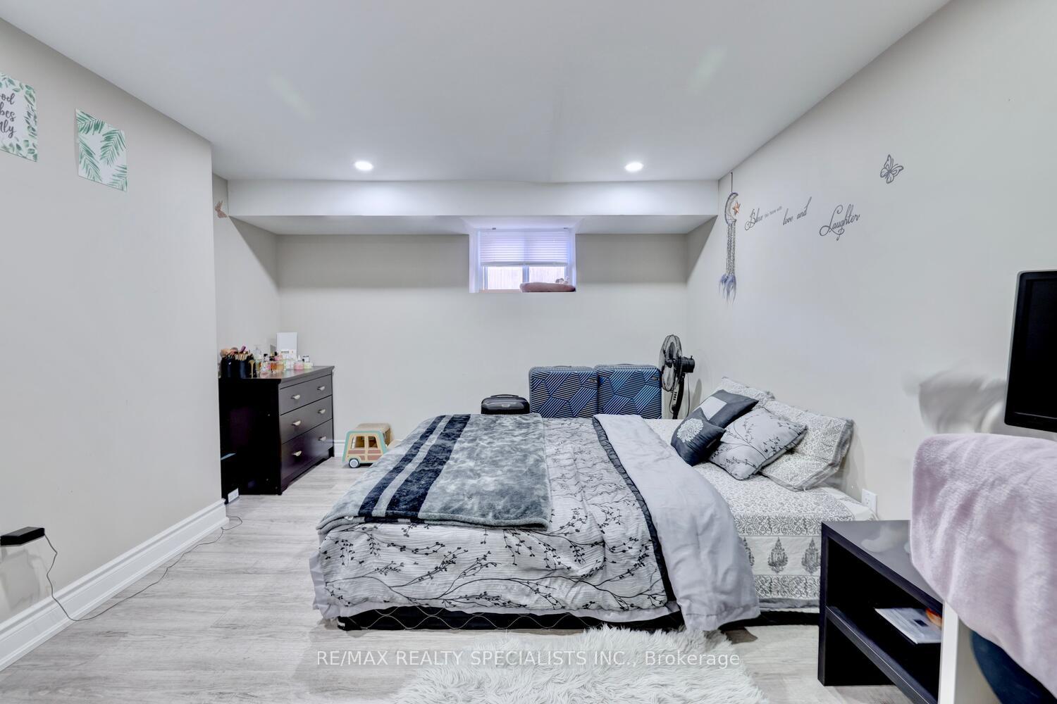 Photo 7 of Unit 4, 118 Fairholt Road S, Hamilton, Stipley — HOMEH
