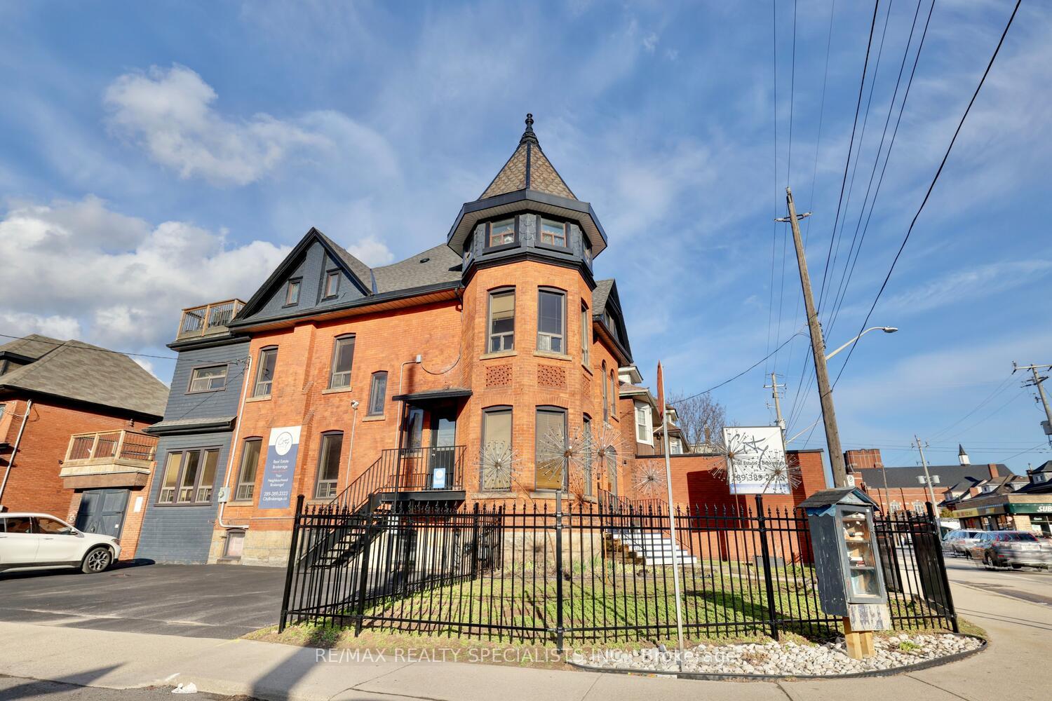 Photo 9 of Unit 4, 118 Fairholt Road S, Hamilton, Stipley — HOMEH