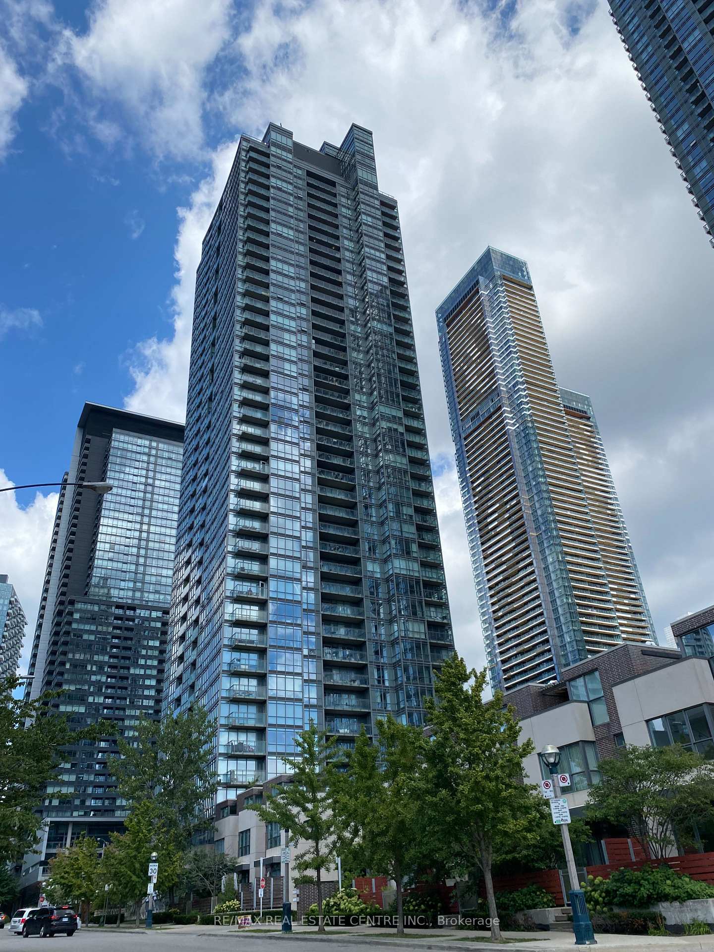 Photo 1 of 15 Fort York Boulevard, Toronto, Waterfront Communities — HOMEH