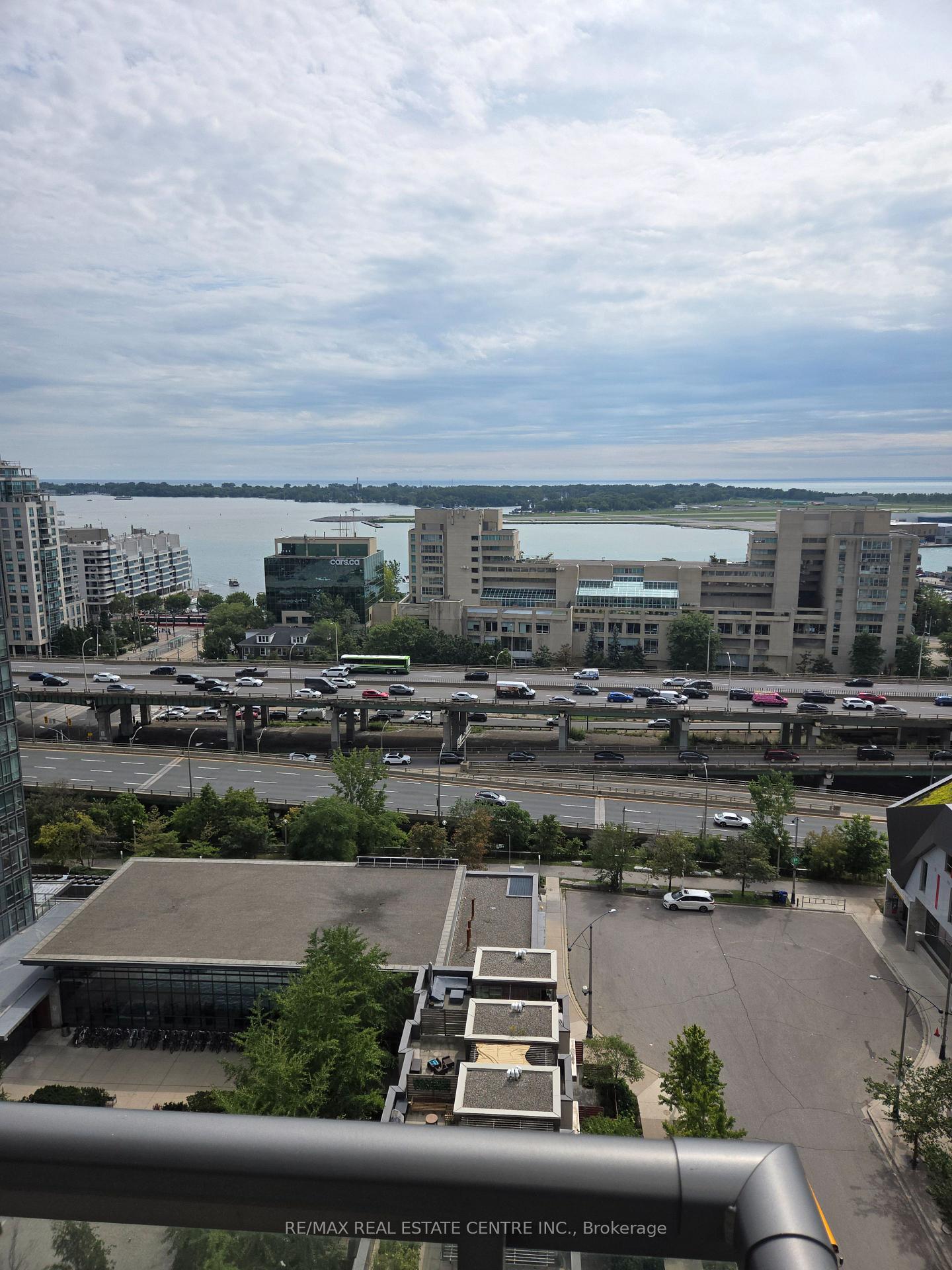 Photo 2 of 15 Fort York Boulevard, Toronto, Waterfront Communities — HOMEH