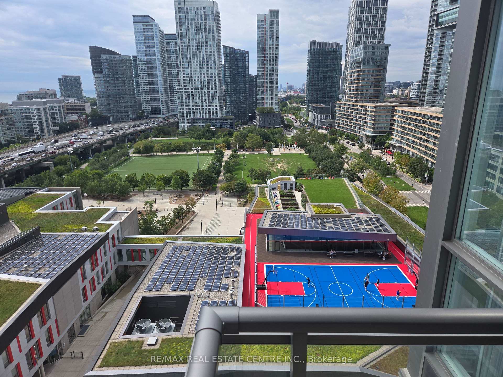 Photo 3 of 15 Fort York Boulevard, Toronto, Waterfront Communities — HOMEH