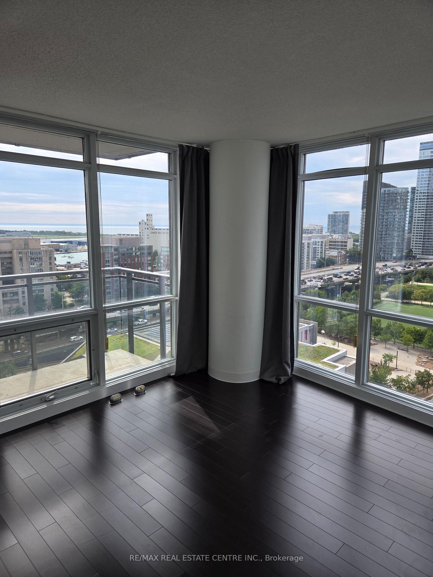 Photo 9 of 15 Fort York Boulevard, Toronto, Waterfront Communities — HOMEH