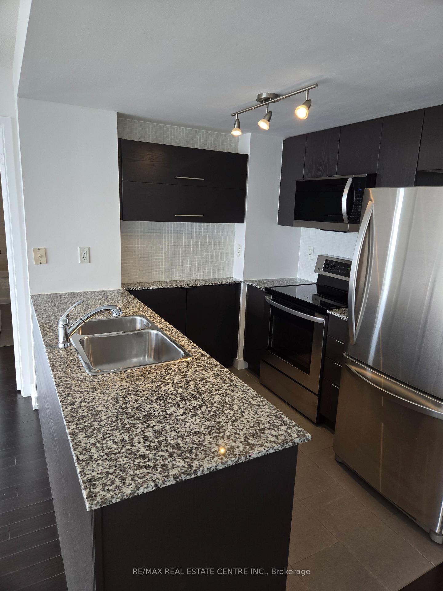 Photo 14 of 15 Fort York Boulevard, Toronto, Waterfront Communities — HOMEH