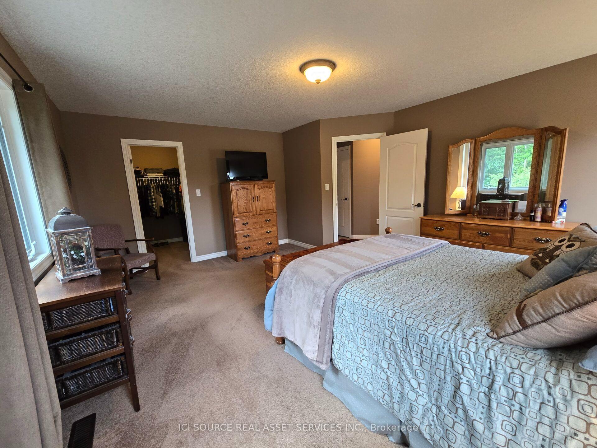 Photo 13 of 5 Fairfield Drive, Stratford — HOMEH
