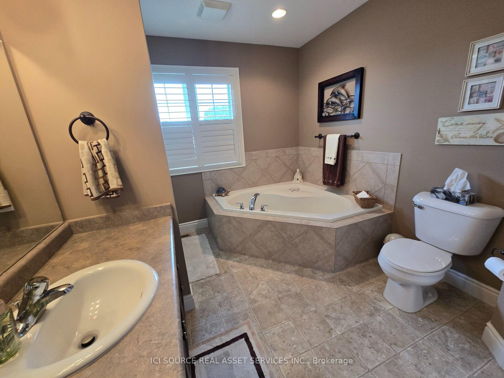 Photo 14 of 5 Fairfield Drive, Stratford — HOMEH