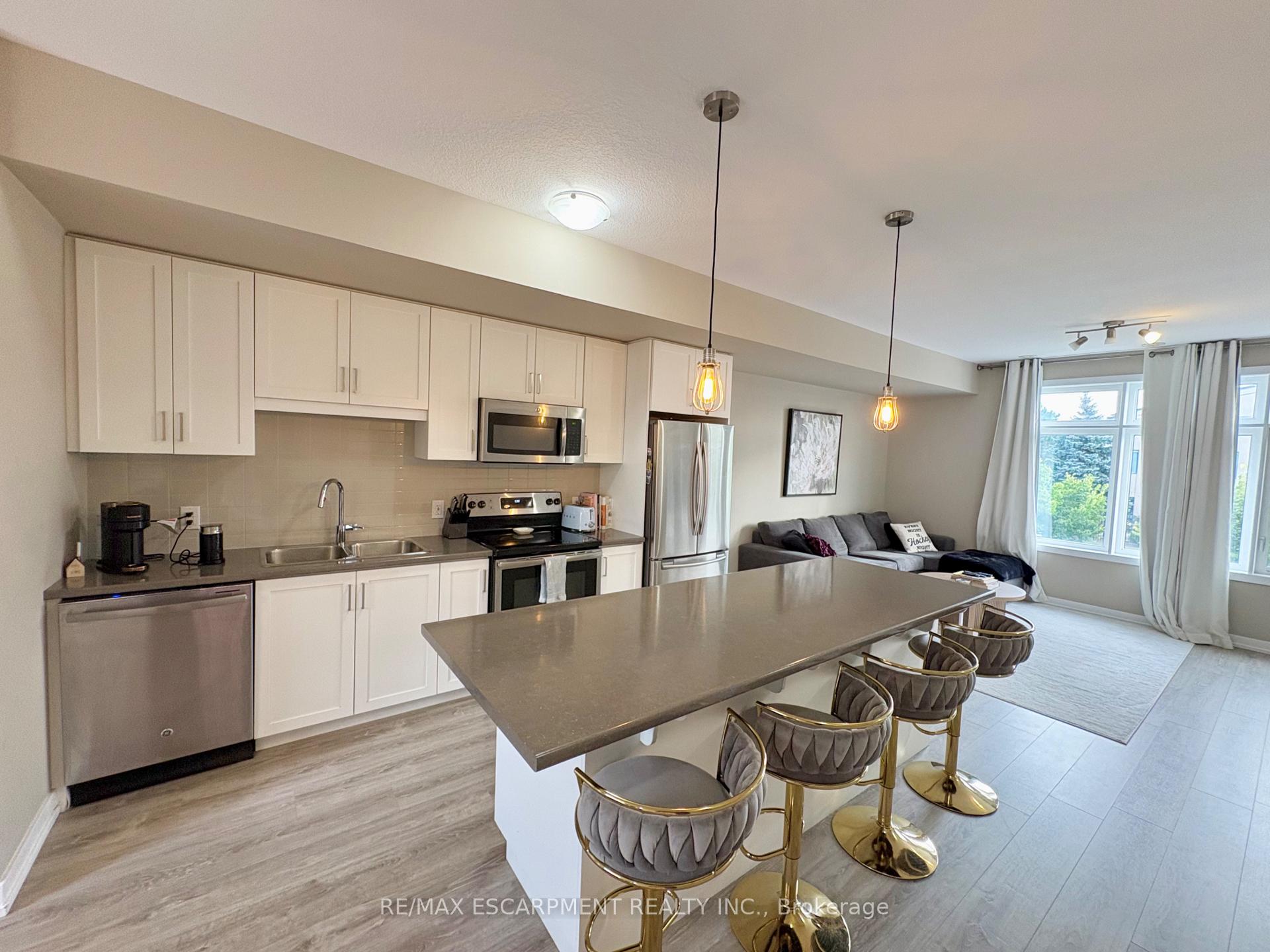 Photo 3 of 69 Esplanade Lane, Grimsby, Grimsby Beach — HOMEH