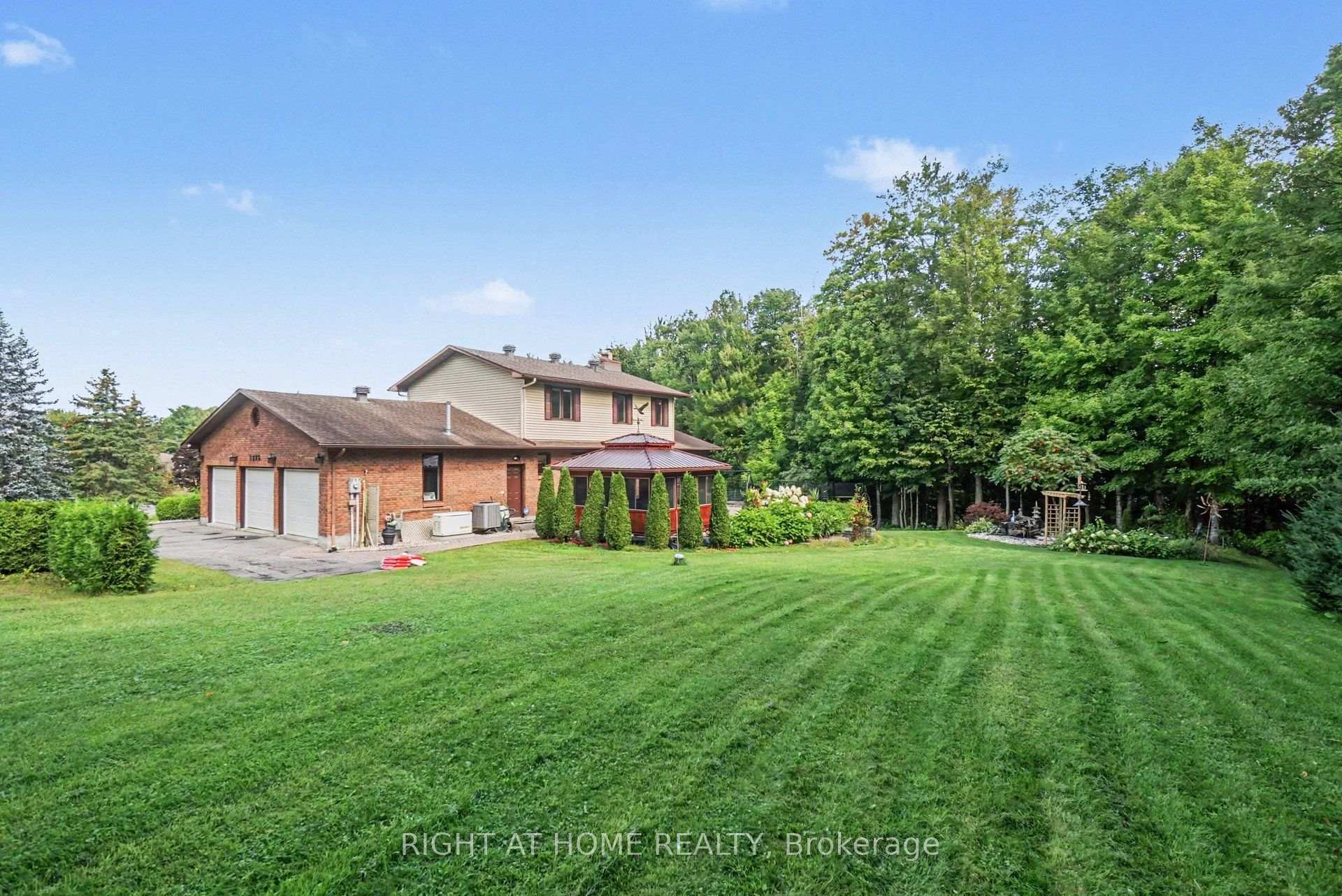 Photo 2 of 1275 Byrnes Terrace, Ottawa, Cumberland Estates — HOMEH