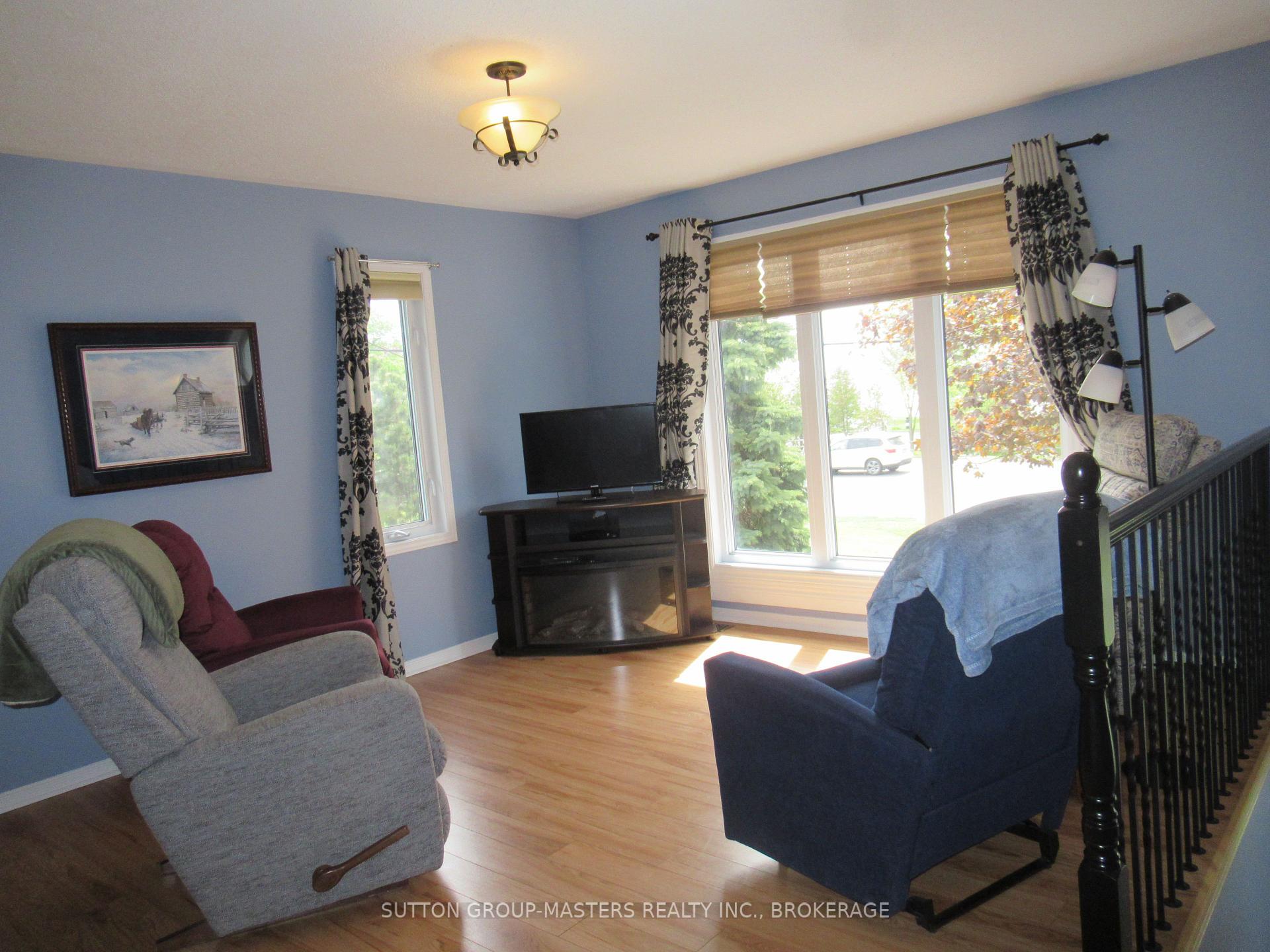 Photo 2 of 4571 Bath Road, Loyalist, Amherstview — HOMEH