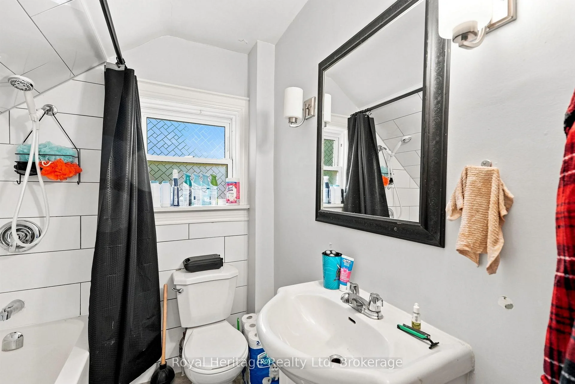Photo 13 of 117 Park Road N, Oshawa, McLaughlin — HOMEH