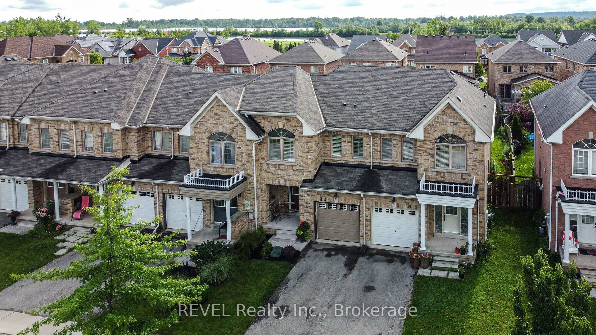 Photo 3 of 12 Colonel Lyall Street, St. Catharines, Secord Woods — HOMEH