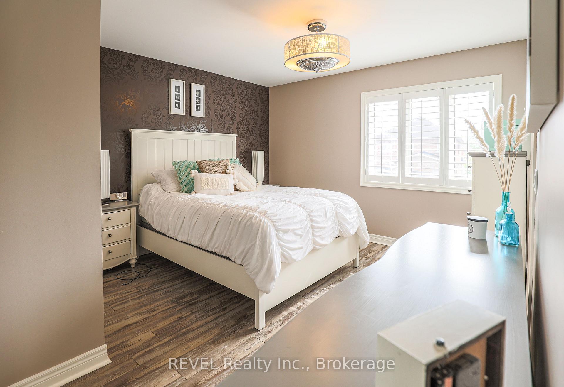 Photo 7 of 12 Colonel Lyall Street, St. Catharines, Secord Woods — HOMEH