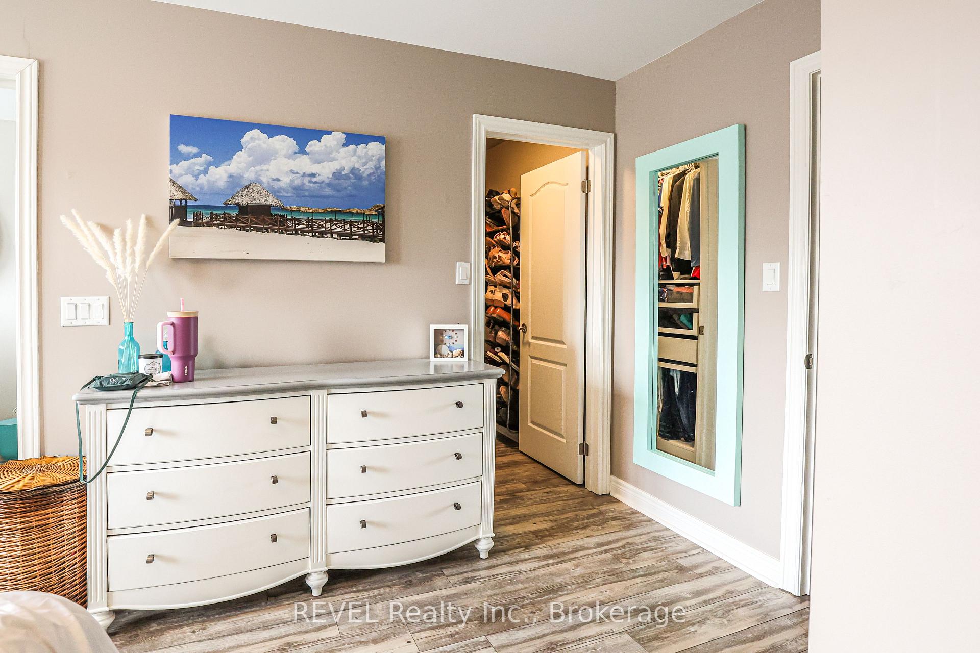 Photo 8 of 12 Colonel Lyall Street, St. Catharines, Secord Woods — HOMEH