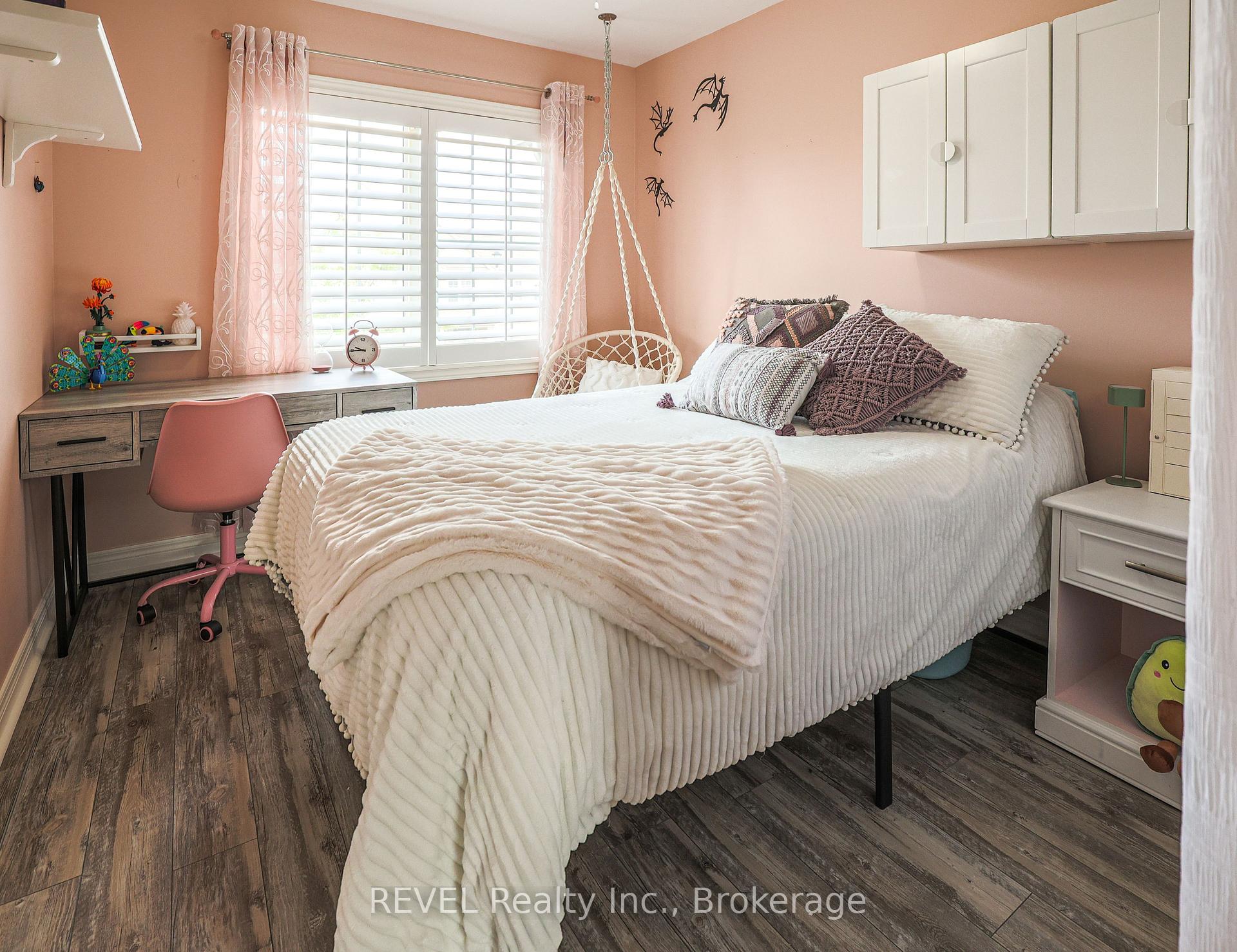 Photo 13 of 12 Colonel Lyall Street, St. Catharines, Secord Woods — HOMEH